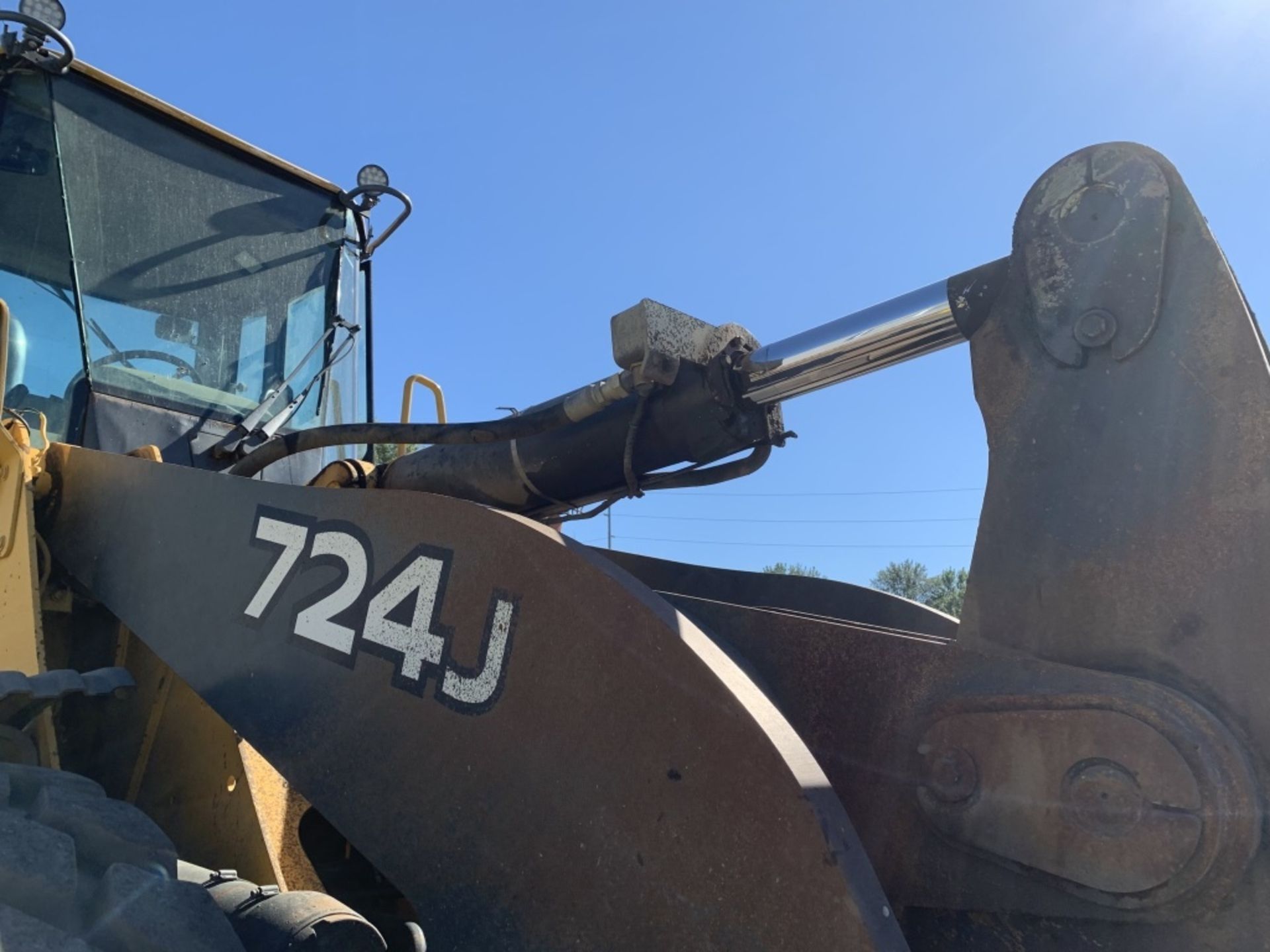 2004 John Deere 724J Wheel Loader - Image 8 of 25