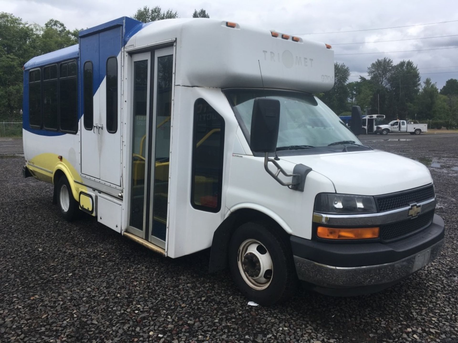 2011 Chevrolet 4500 Transit Bus - Image 2 of 27