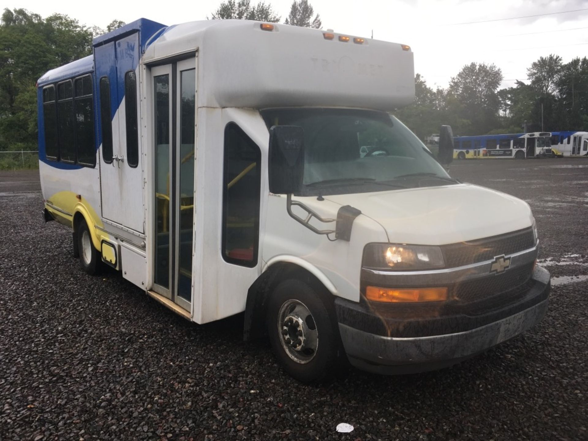 2011 Chevrolet 4500 Transit Bus - Image 2 of 27