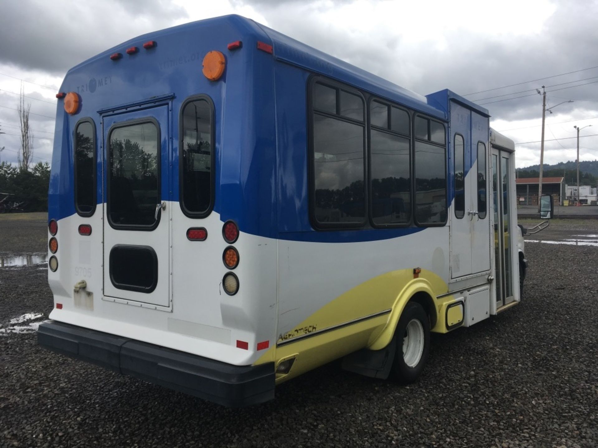 2011 Chevrolet 4500 Transit Bus - Image 3 of 23