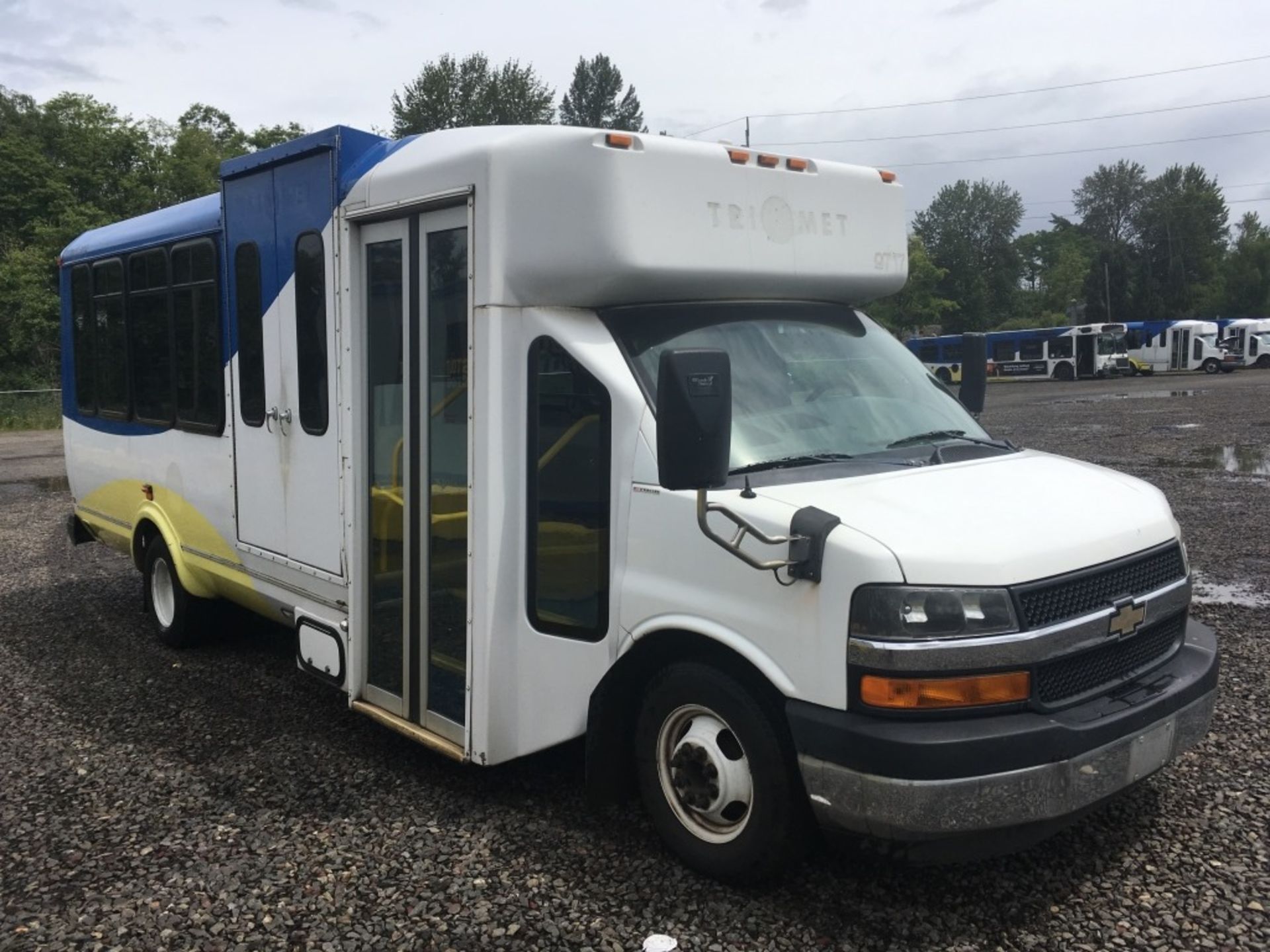 2011 Chevrolet 4500 Transit Bus - Image 2 of 28