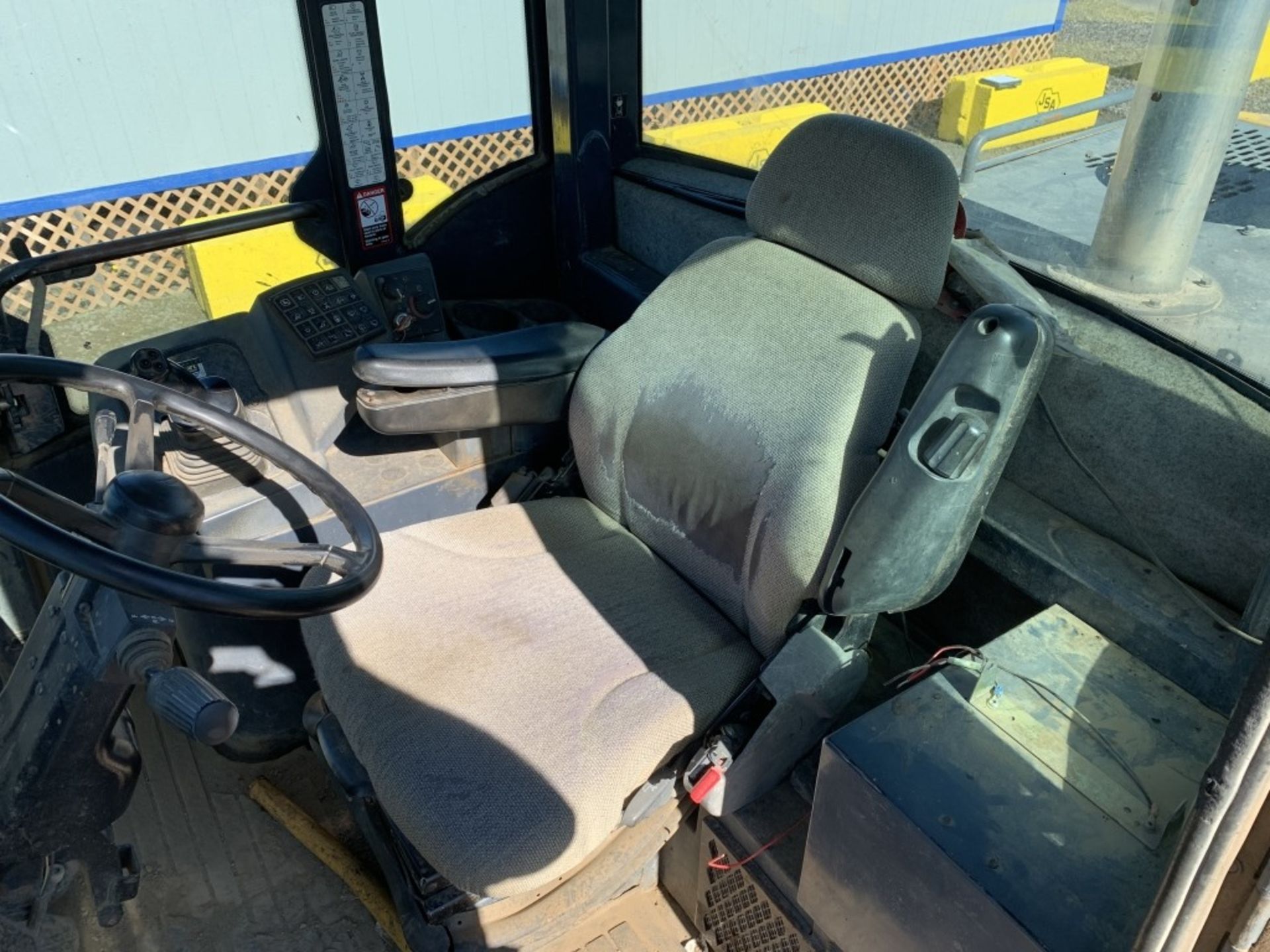 2004 John Deere 724J Wheel Loader - Image 20 of 25