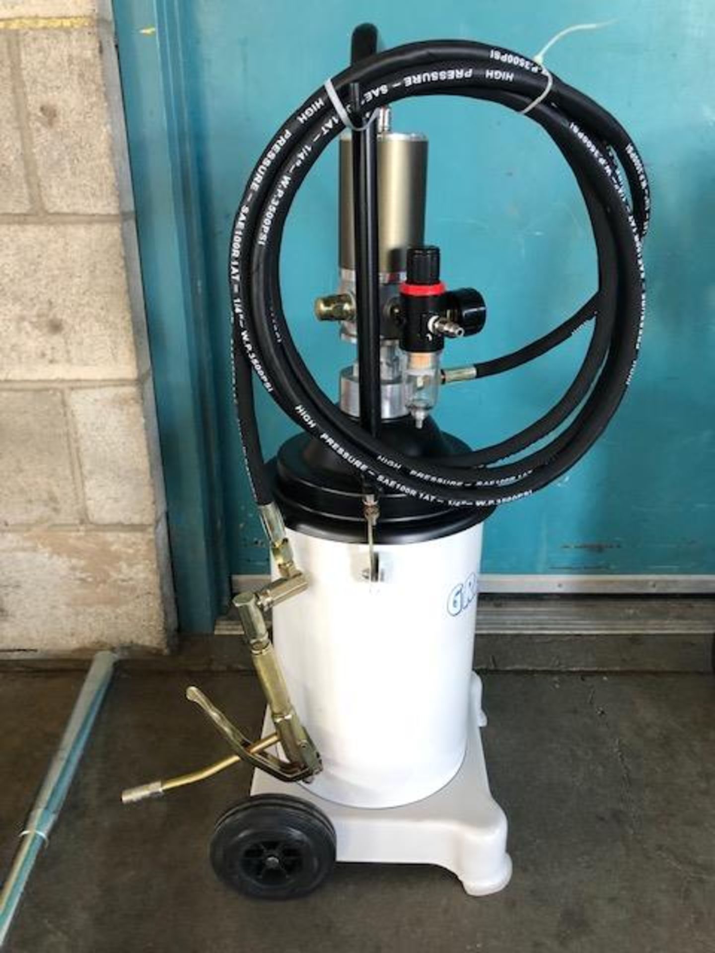 2020 Pneumatic Grease Pump - Image 2 of 2