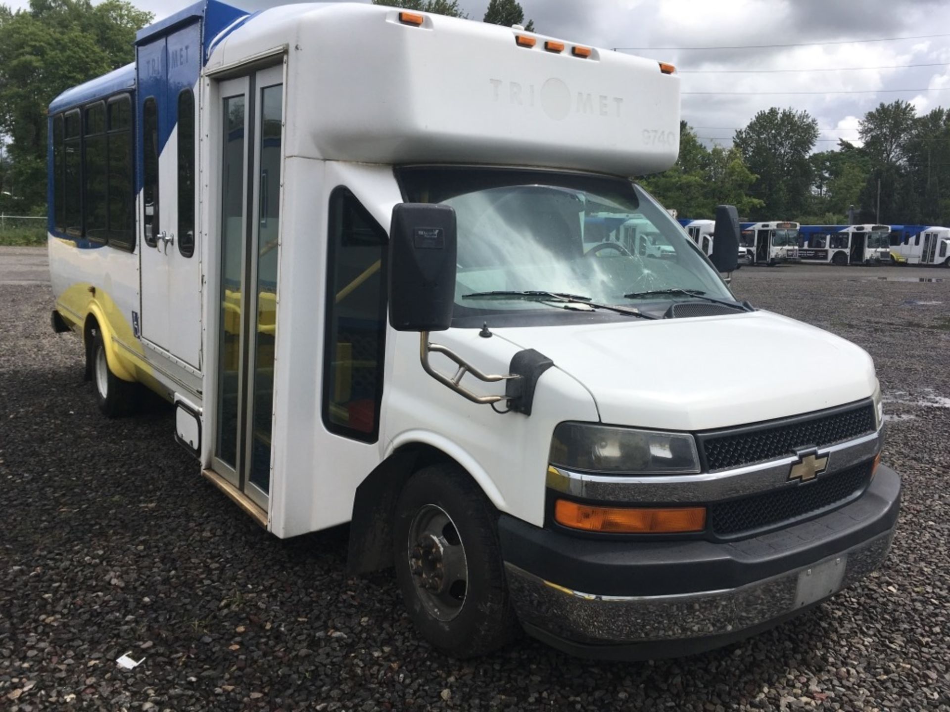 2011 Chevrolet 4500 Transit Bus - Image 2 of 26