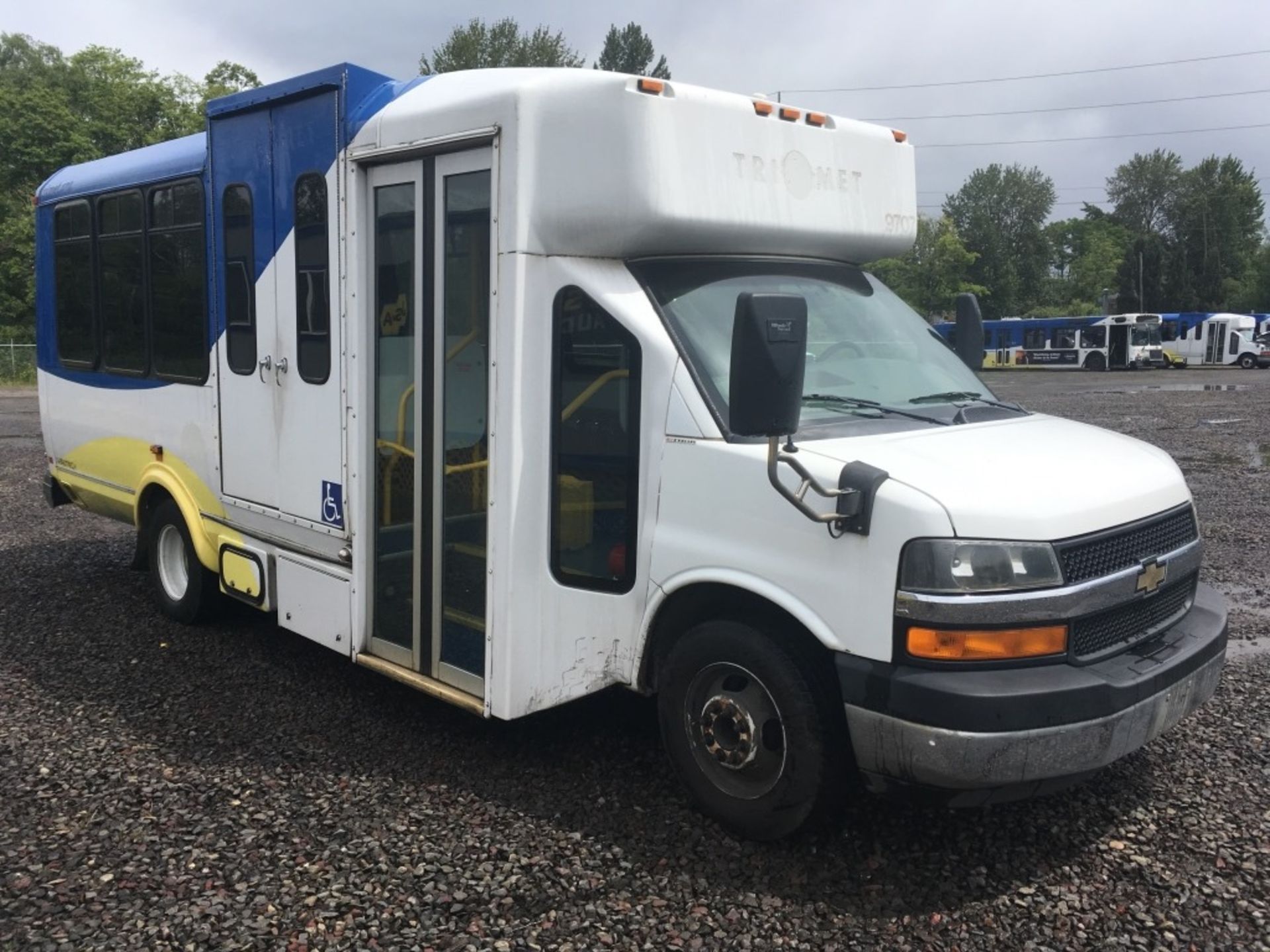 2011 Chevrolet 4500 Transit Bus - Image 2 of 26