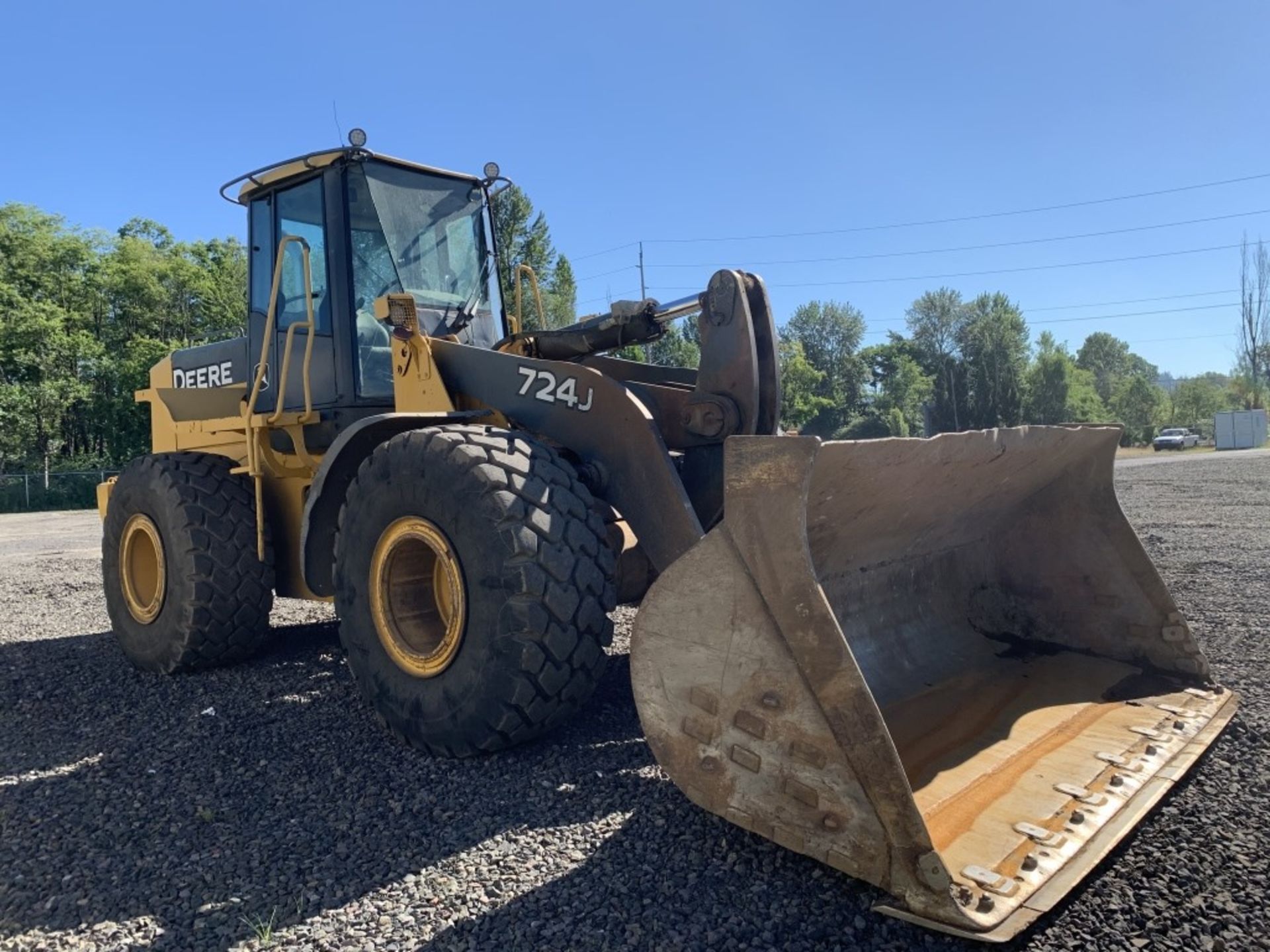 2004 John Deere 724J Wheel Loader - Image 2 of 25