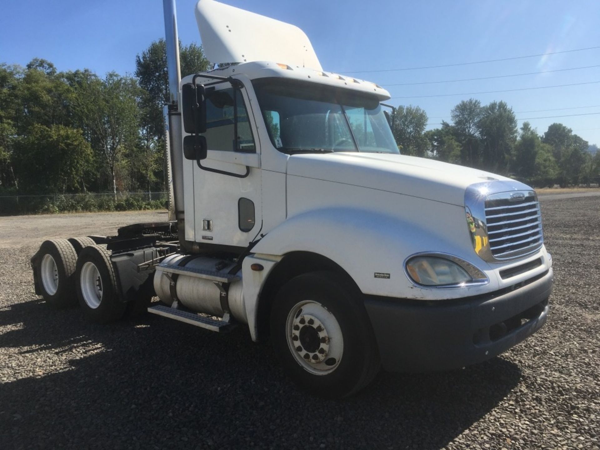 2005 Freightliner Columbia T/A Truck Tractor - Image 2 of 23