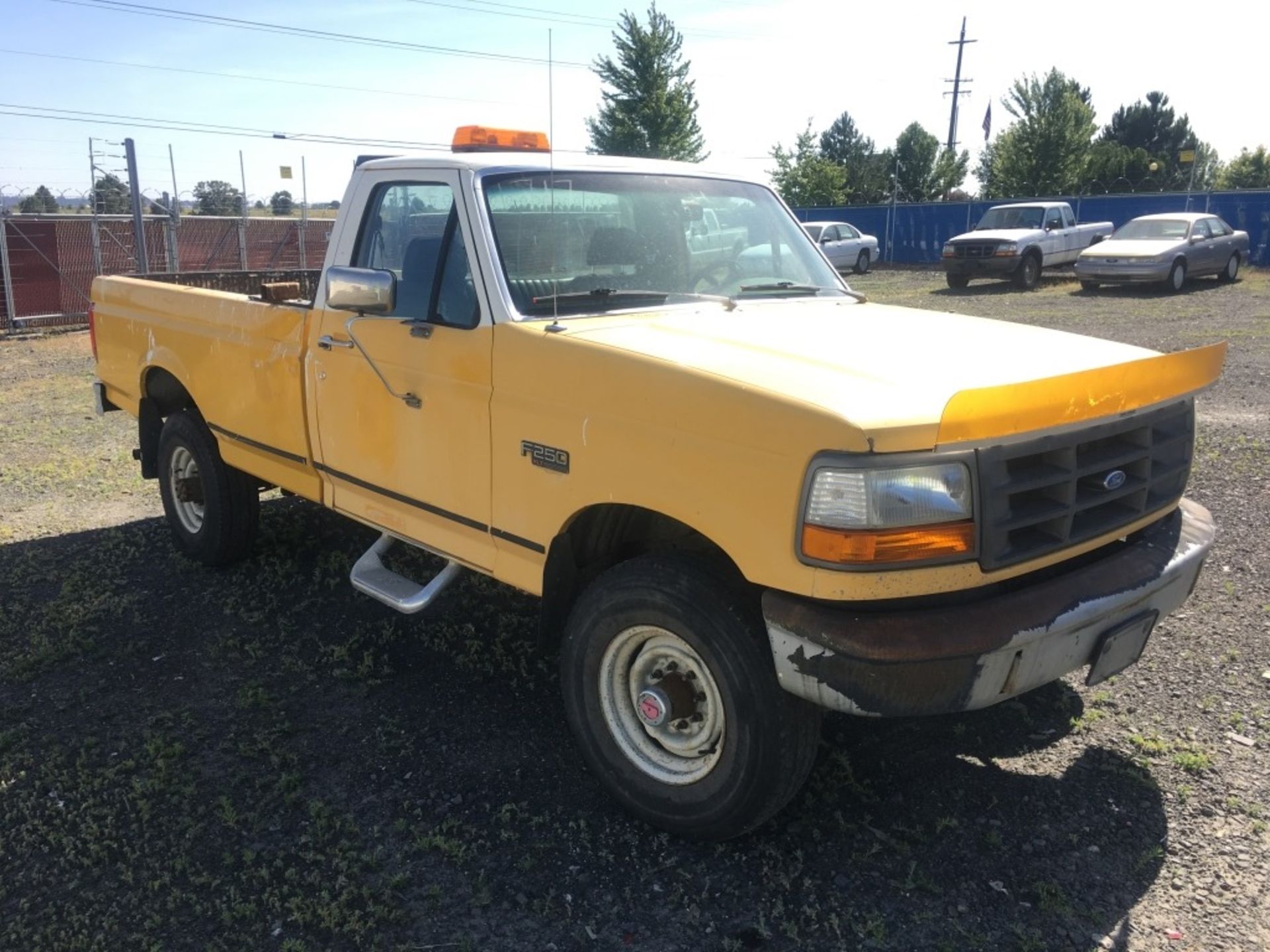 1992 Ford F250 4x4 Pickup - Image 4 of 16