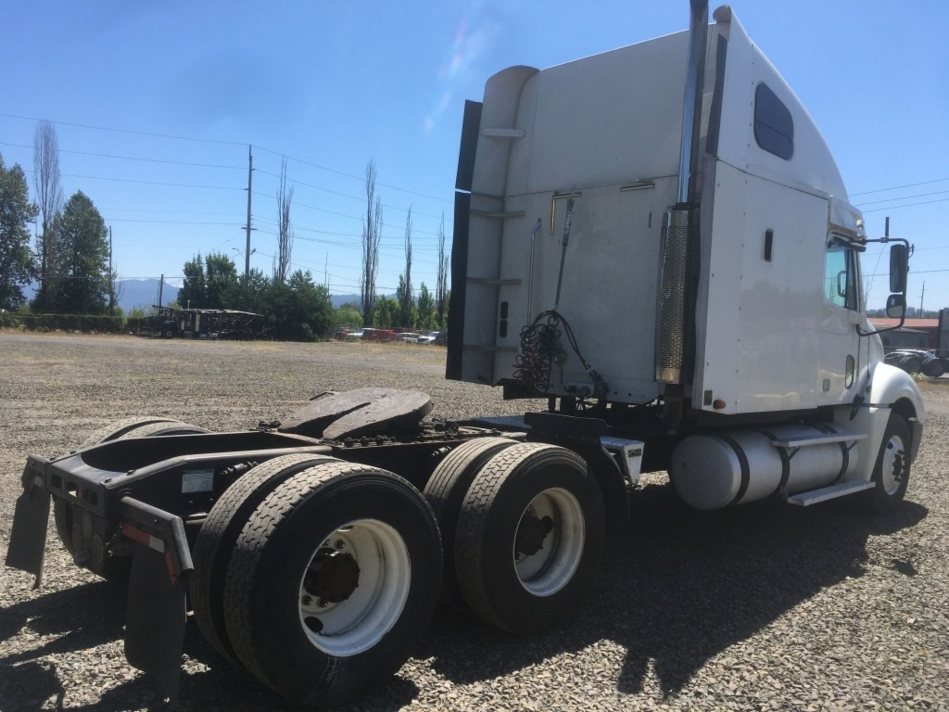 2006 Freightliner T/A Sleeper Truck Tractor - Image 3 of 25