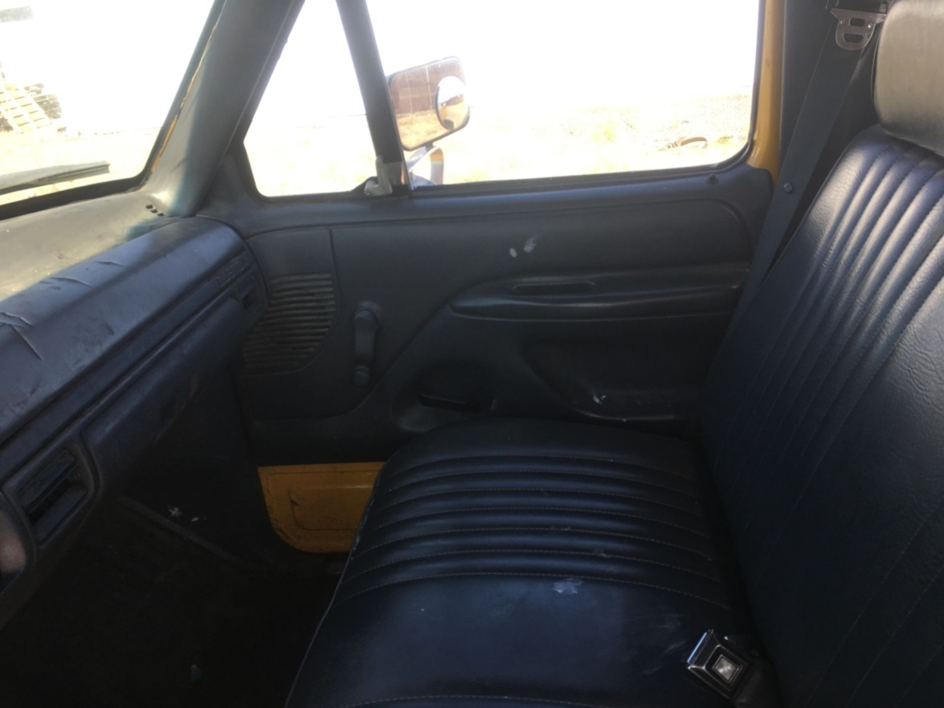 1992 Ford F250 4x4 Pickup - Image 11 of 16