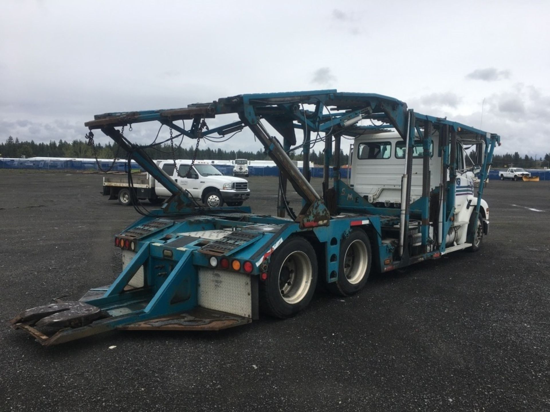 2001 Freightliner FL112 T/A Car Carrier - Image 3 of 31