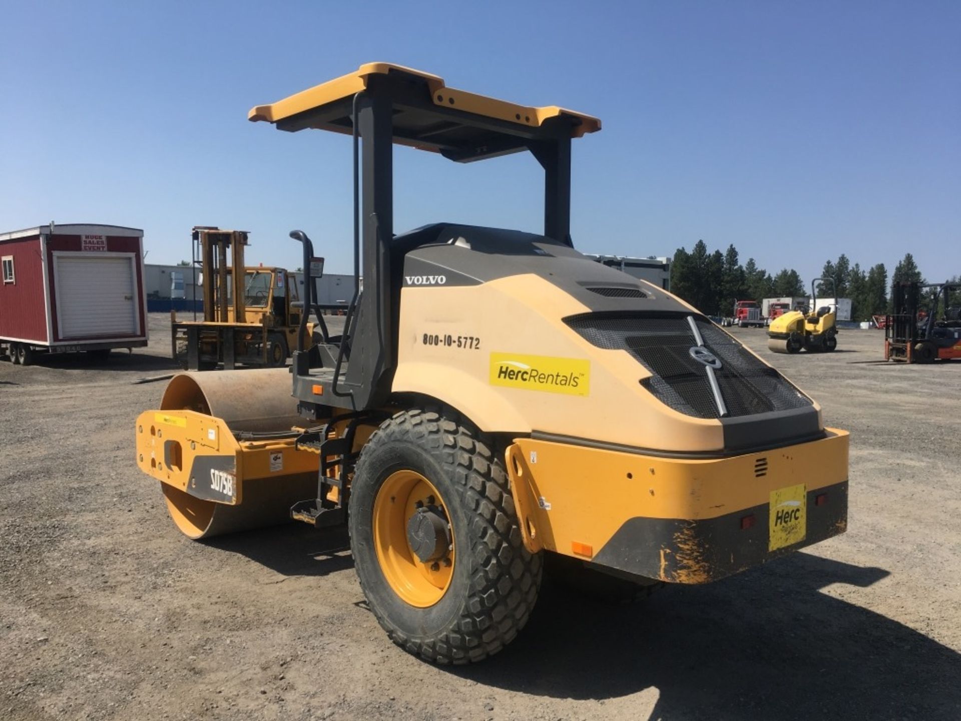 2016 Volvo SD75B Vibratory Roller - Image 2 of 15