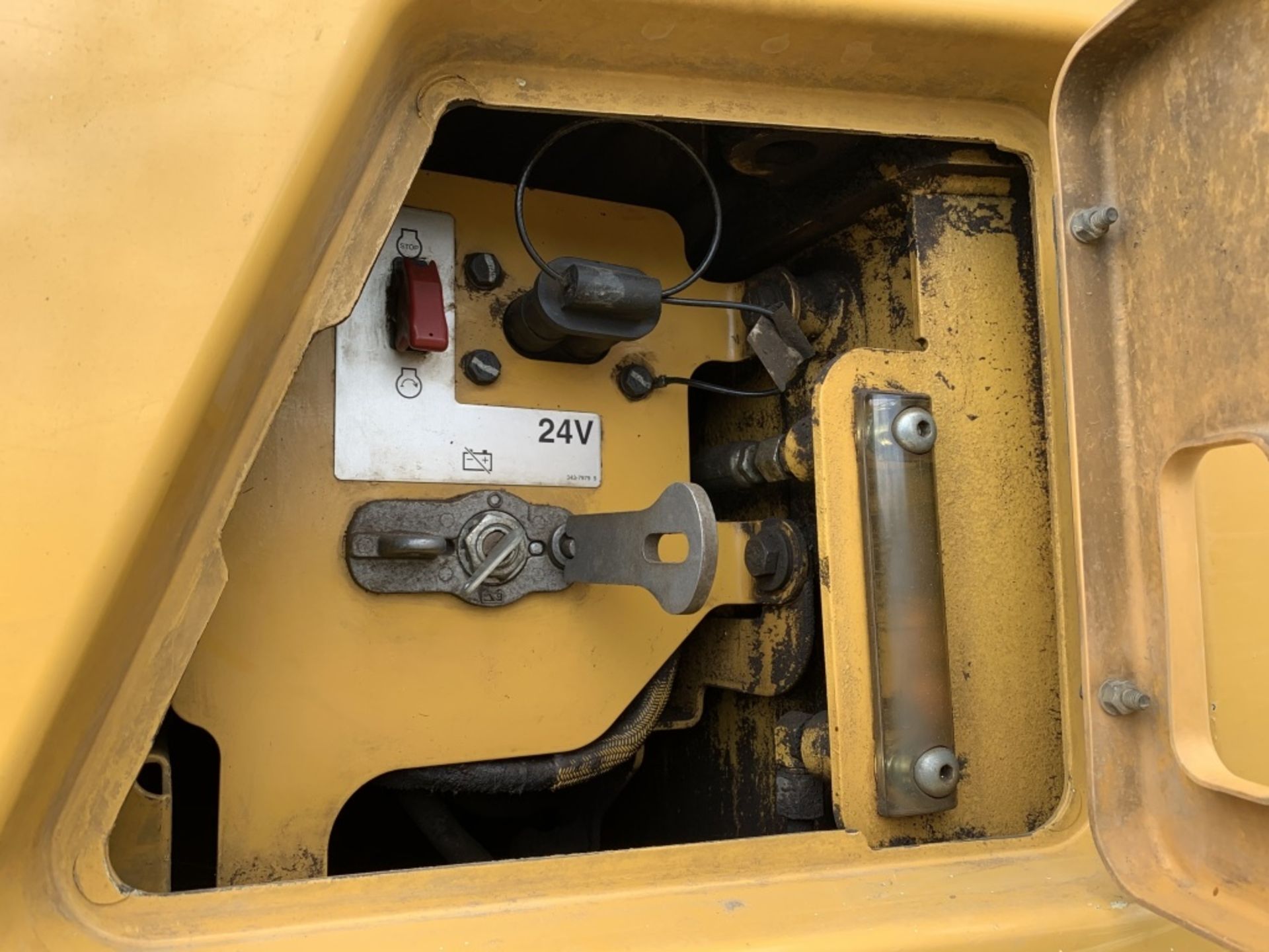 2014 Caterpillar 735B Articulated Dump Truck - Image 8 of 26