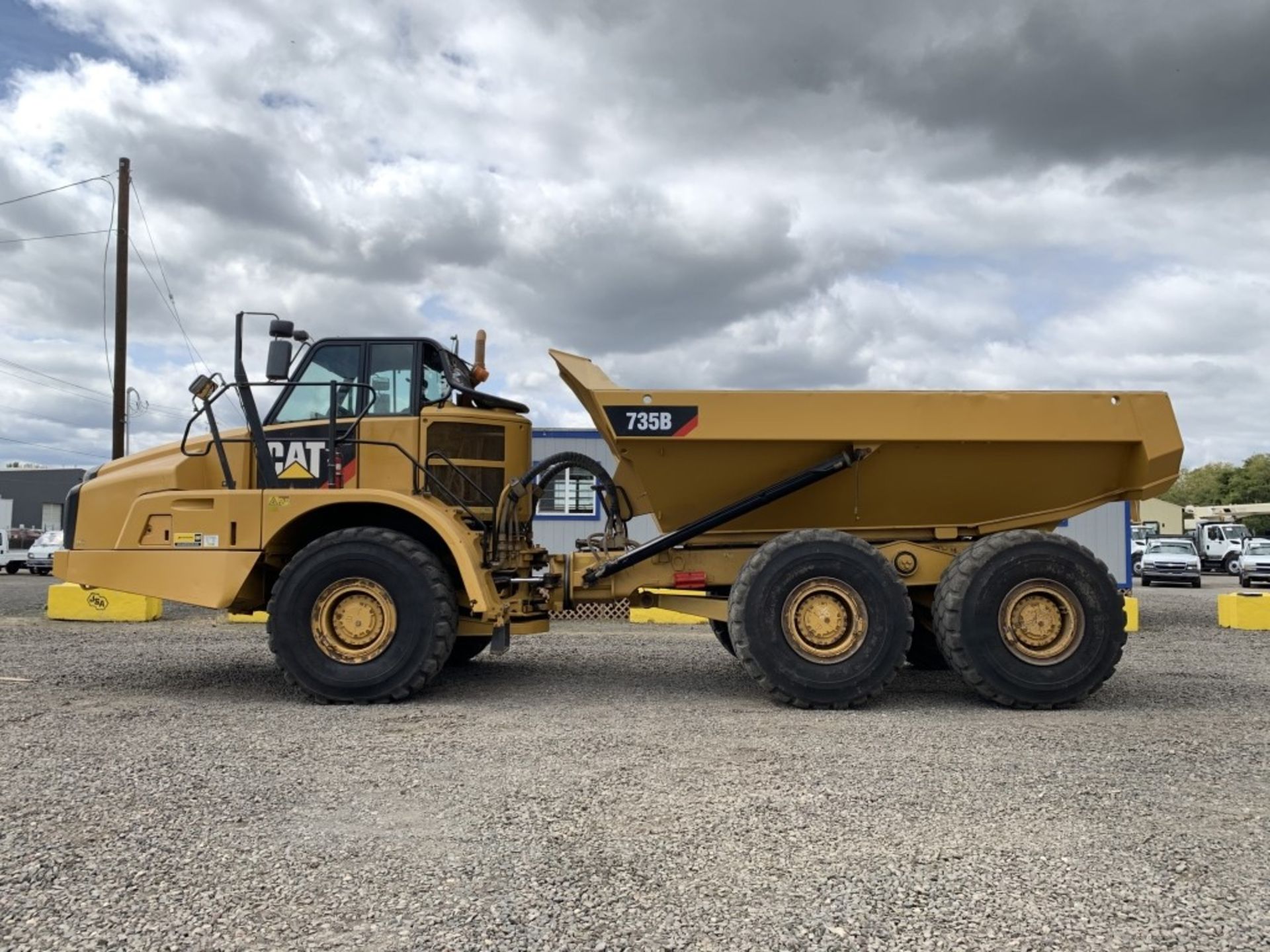 2014 Caterpillar 735B Articulated Dump Truck - Image 5 of 26