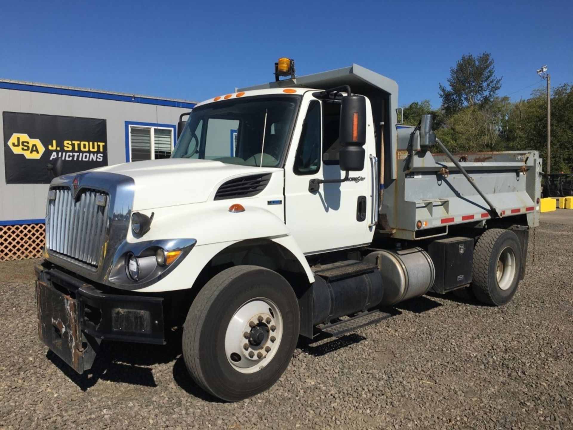 2009 International 7500 S/A Dump Truck