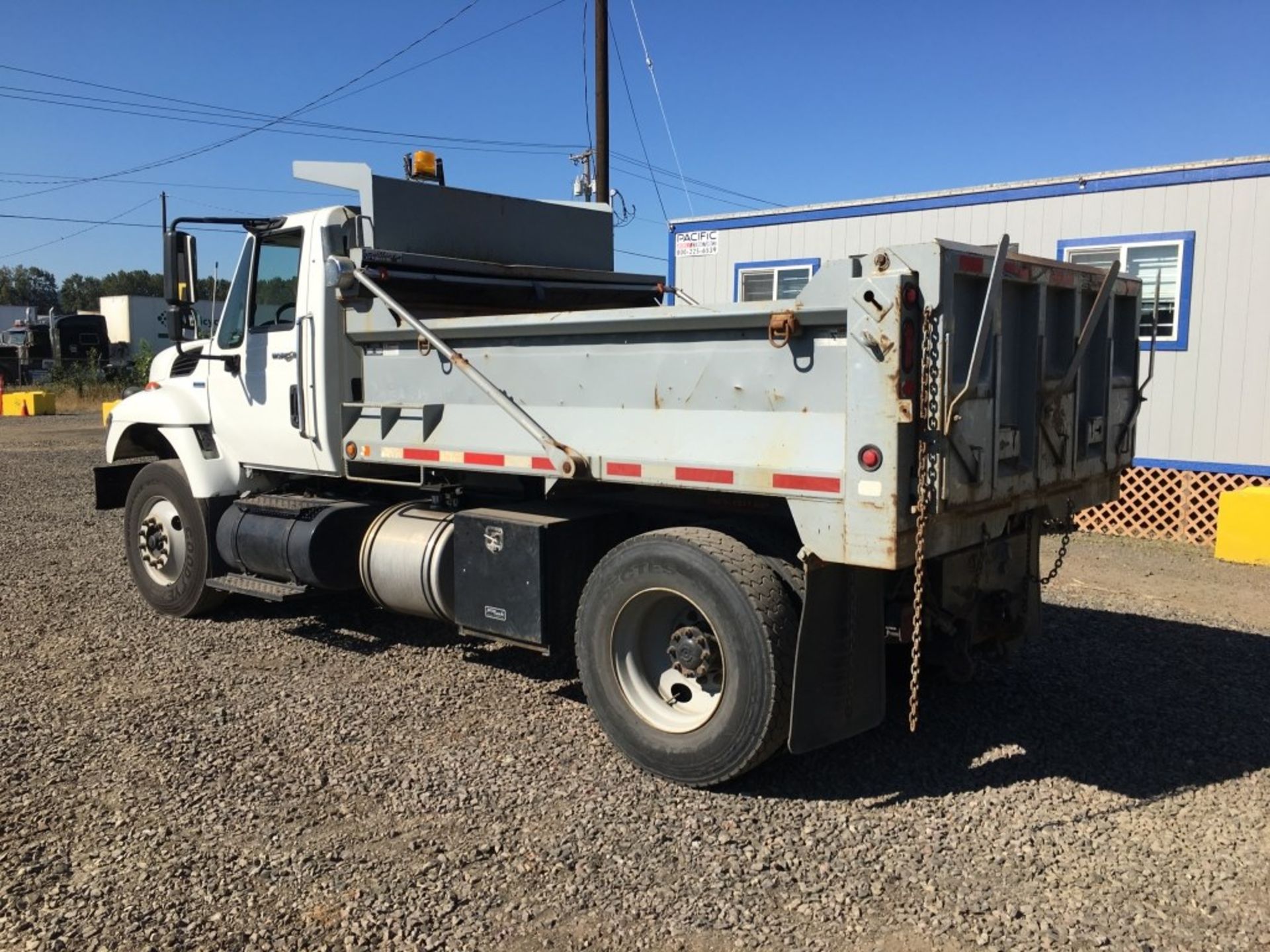 2009 International 7500 S/A Dump Truck - Image 4 of 27