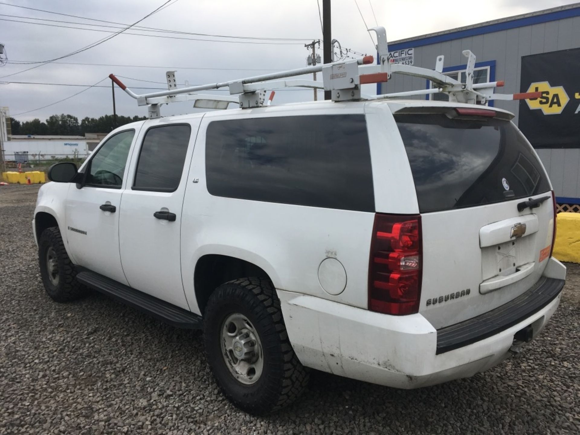 2008 Chevrolet Suburban 4x4 SUV - Image 4 of 25