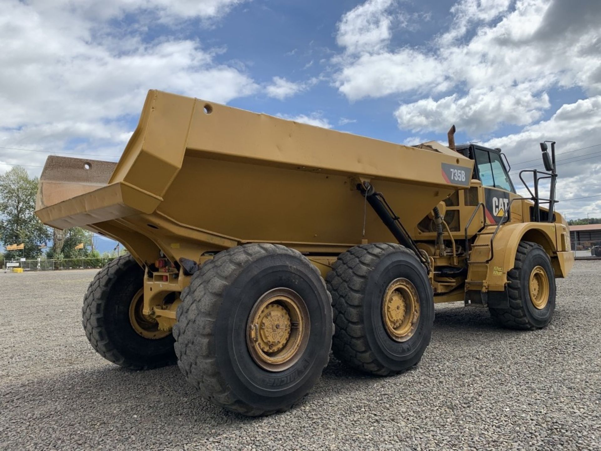 2014 Caterpillar 735B Articulated Dump Truck - Image 3 of 26