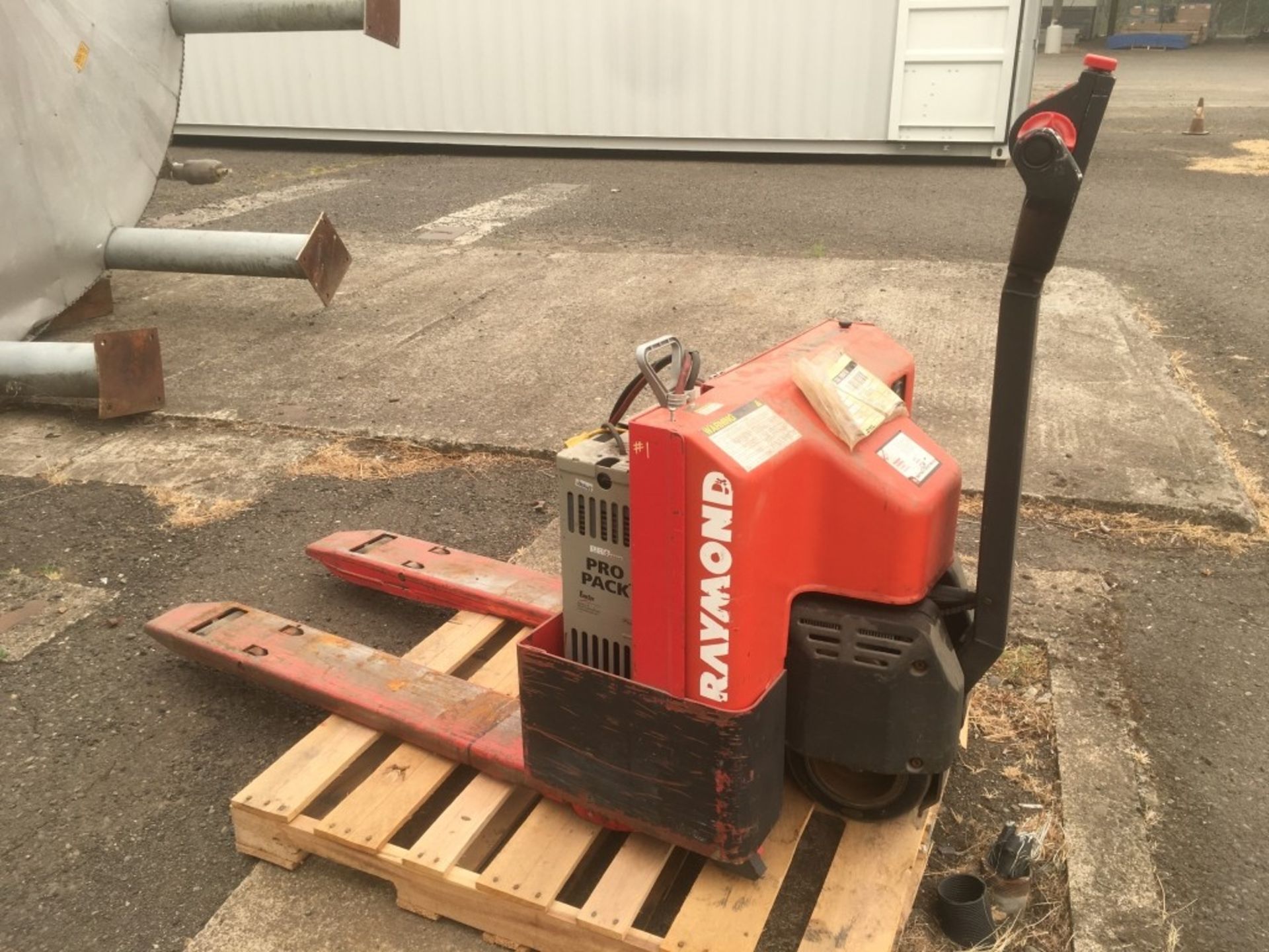 Raymond 101T-F40L Electric Pallet Jack - Image 4 of 5