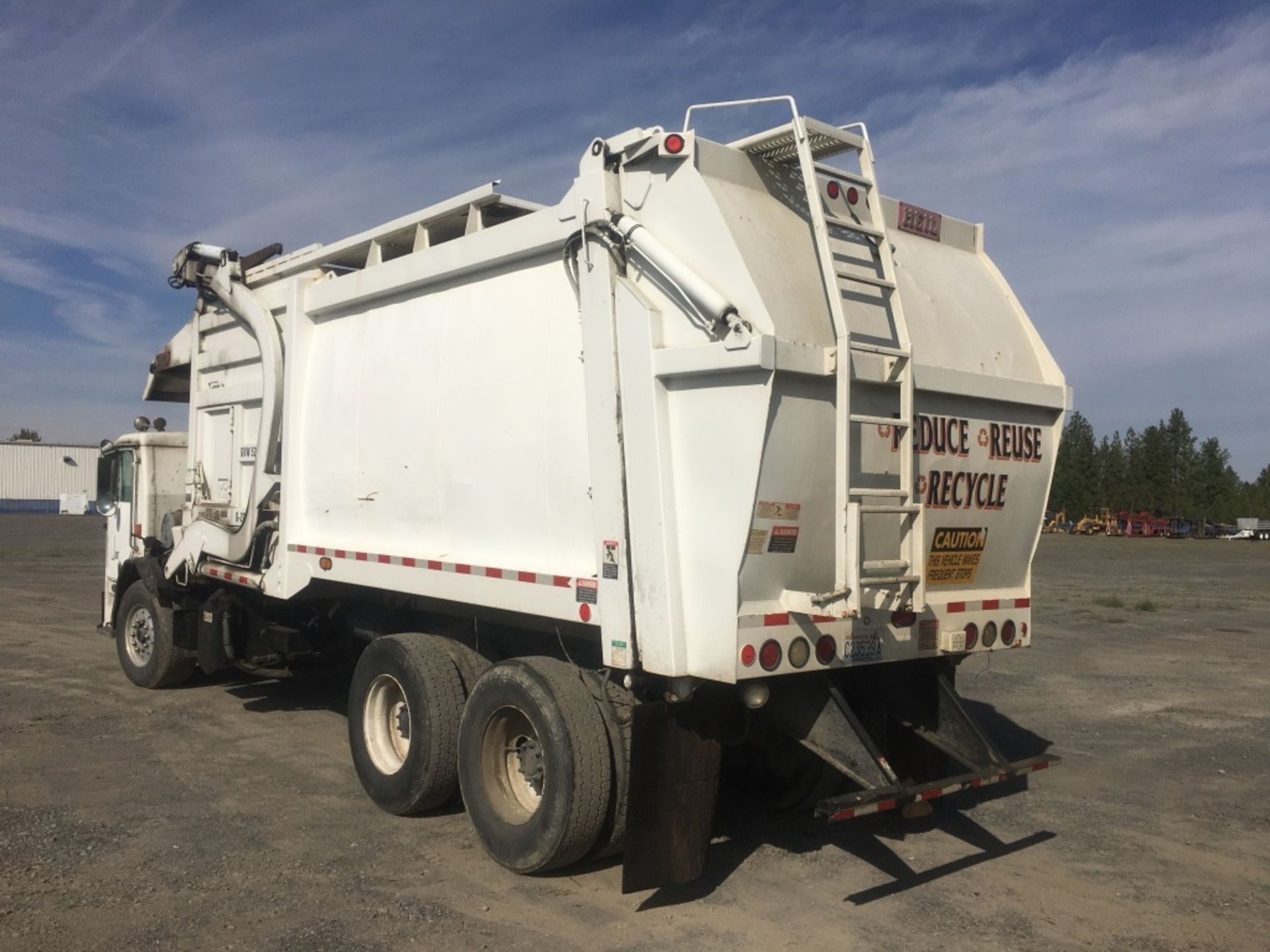 1995 Peterbilt 320 T/A Garbage Truck - Image 3 of 30