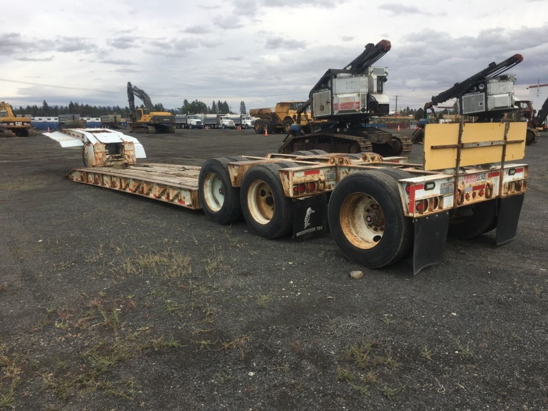 1983 Trail King 1552-4400 Tri-Axle Lowboy Trailer - Image 2 of 16