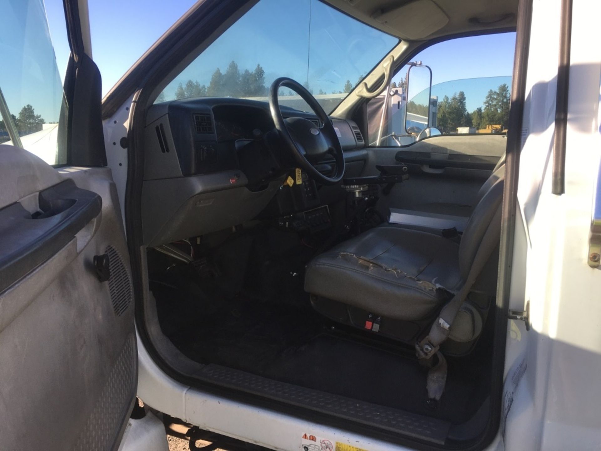 2007 Ford F650 XL S/A Utility Truck - Image 29 of 42