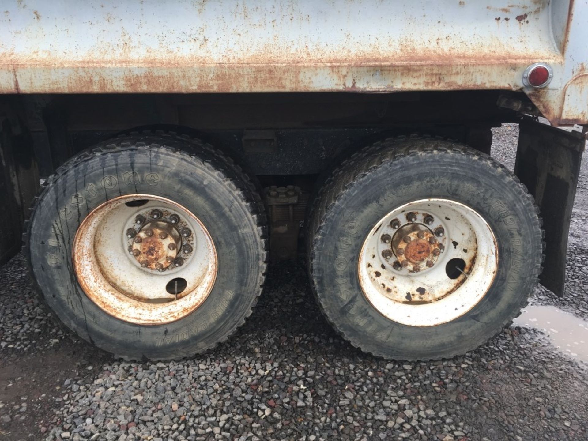 1977 International 4200 T/A Dump Truck - Image 5 of 30