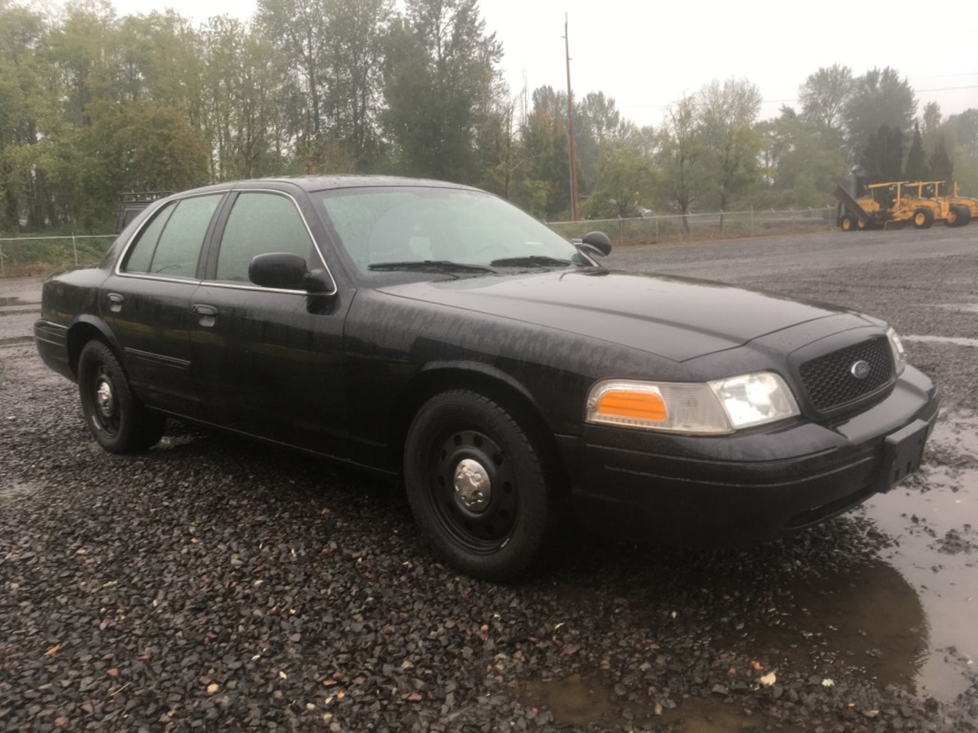 2011 Ford Crown Victoria Sedan - Image 2 of 17