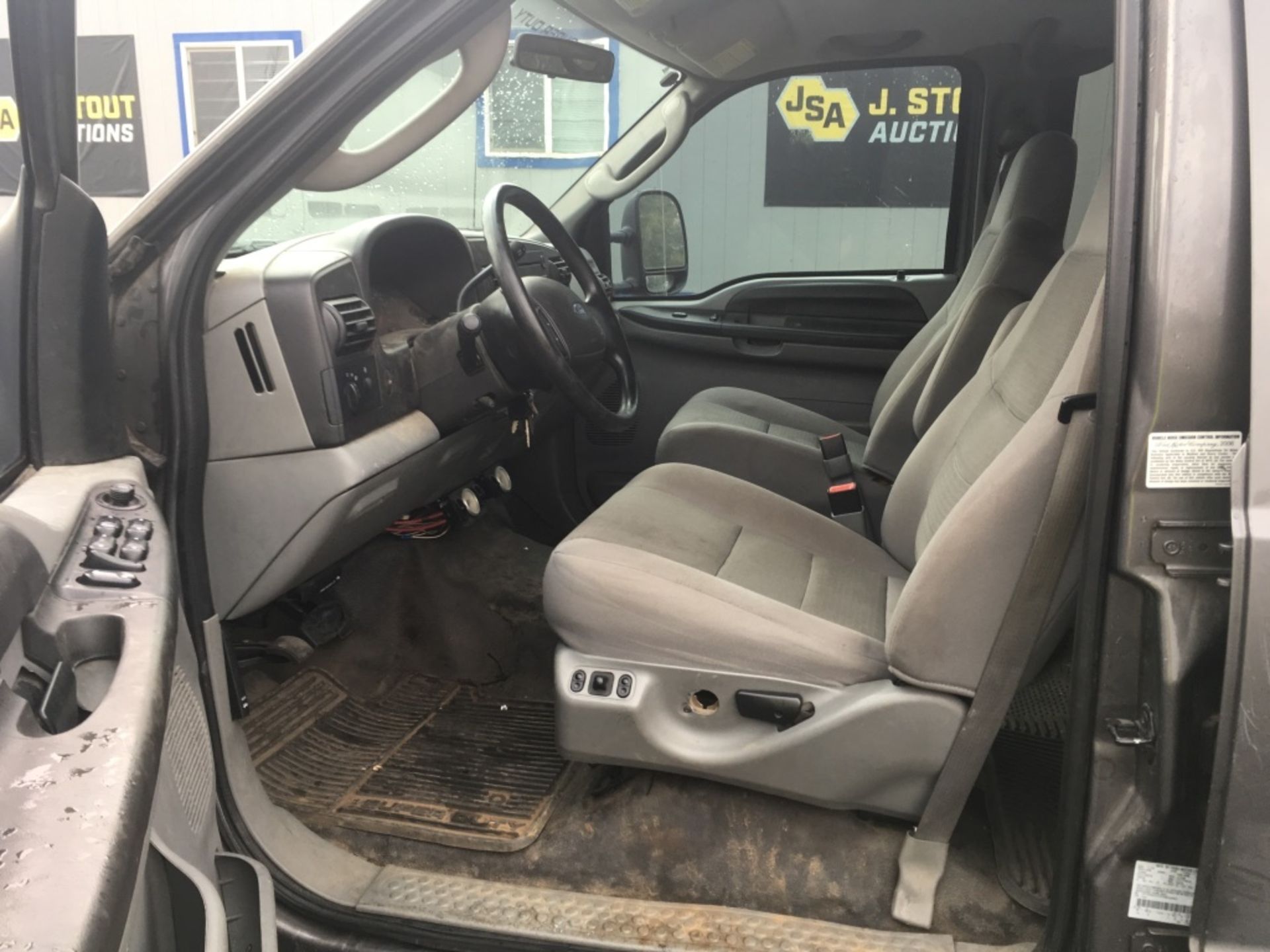 2007 Ford F350 XLT 4x4 Crew Cab Pickup - Image 17 of 30