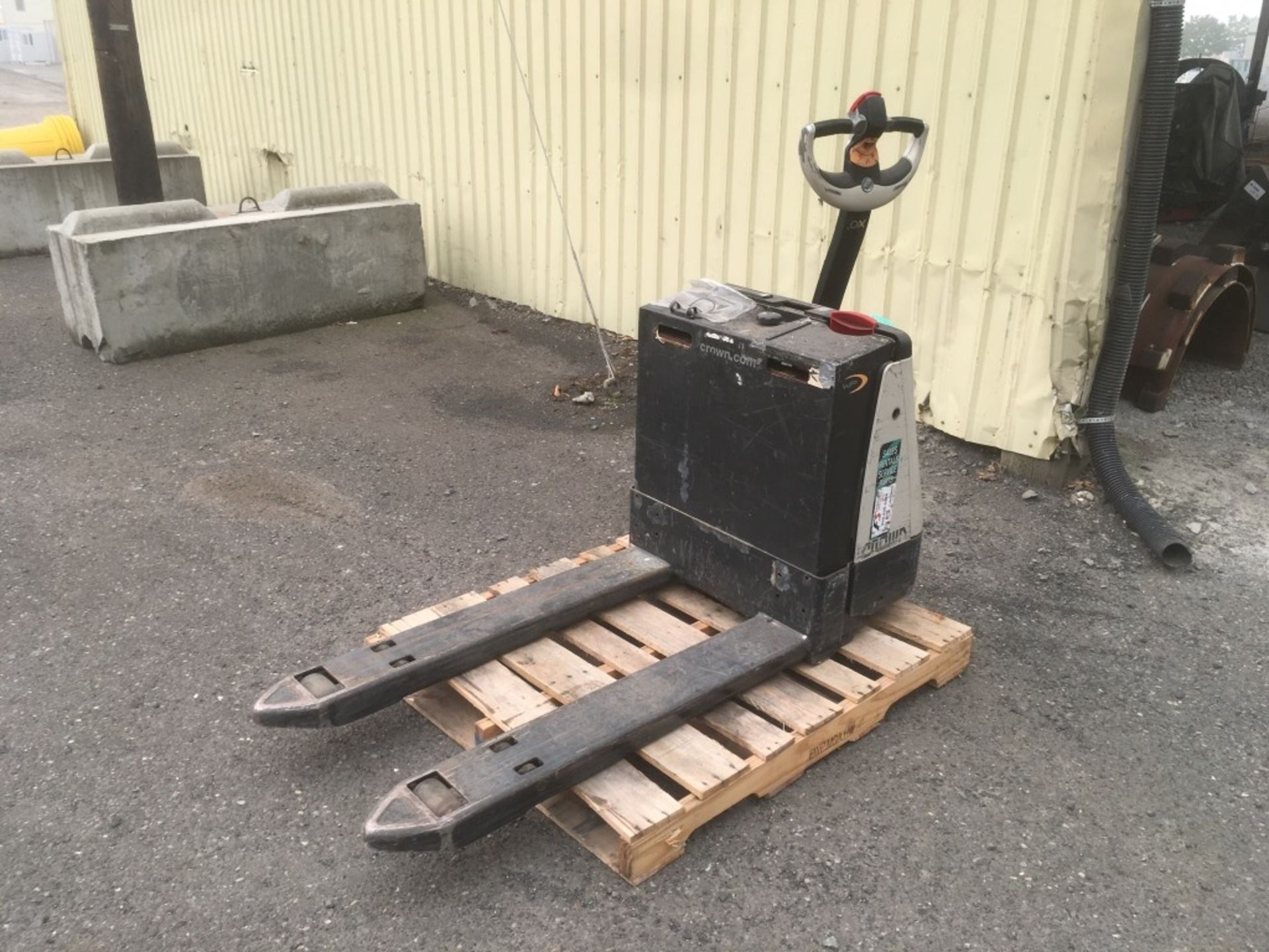 Crown WP 2335-45 Electric Pallet Jack - Image 2 of 6