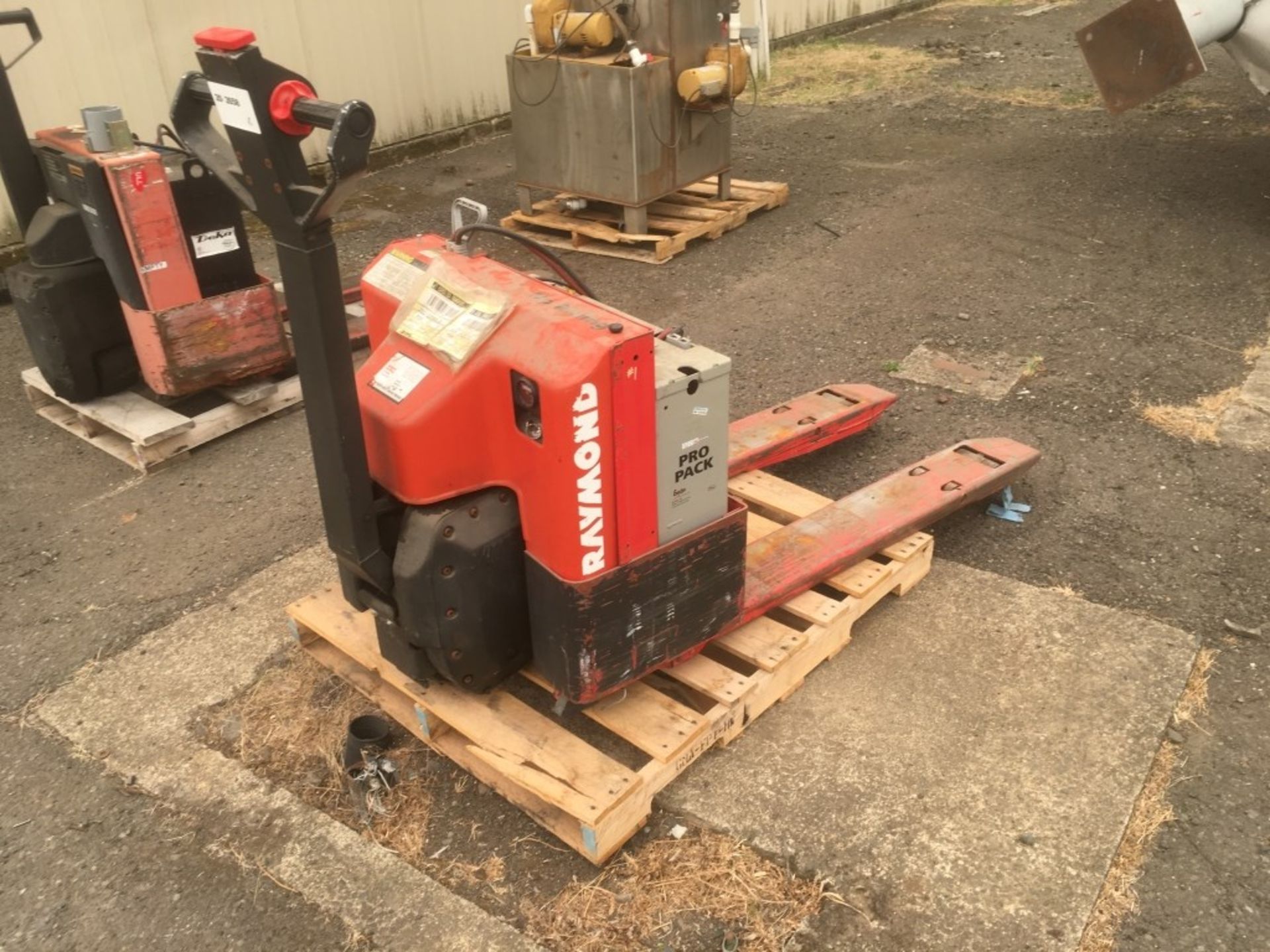 Raymond 101T-F40L Electric Pallet Jack - Image 3 of 5