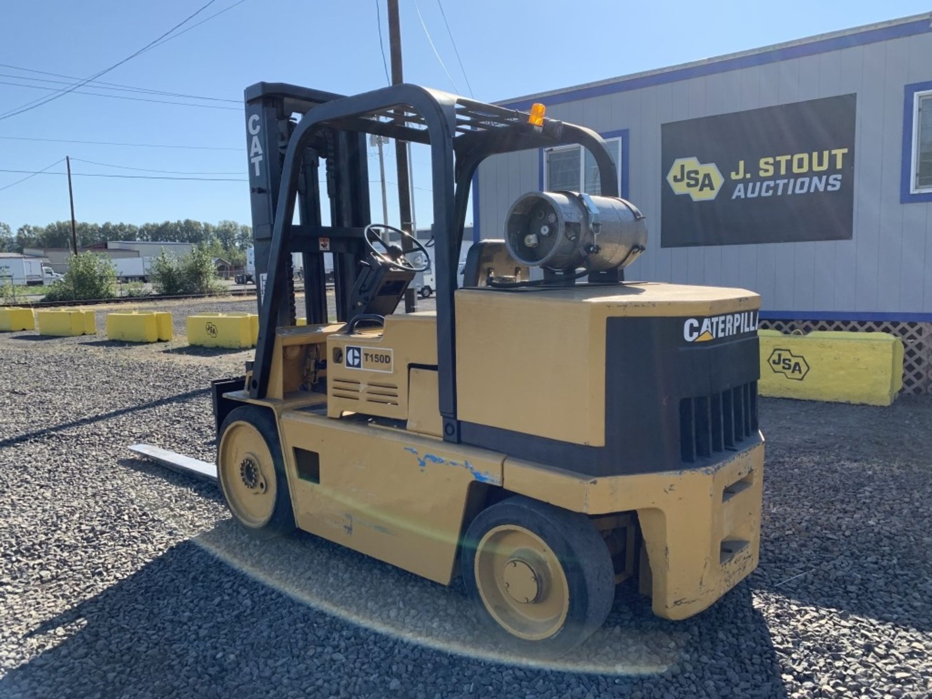 Caterpillar T150D Forklift - Image 4 of 15