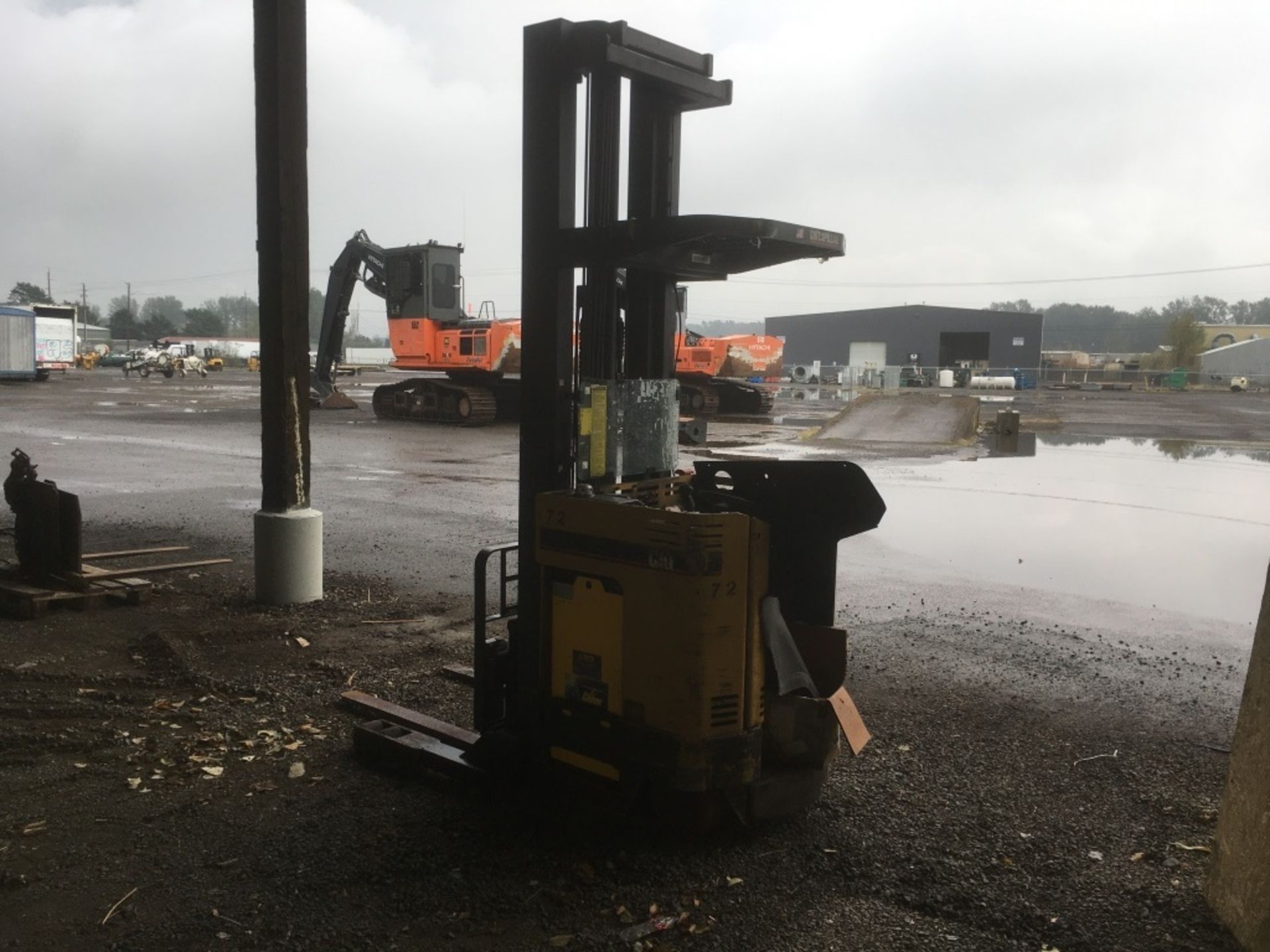 Caterpillar NRR40 Stand Up Forklift - Image 4 of 8