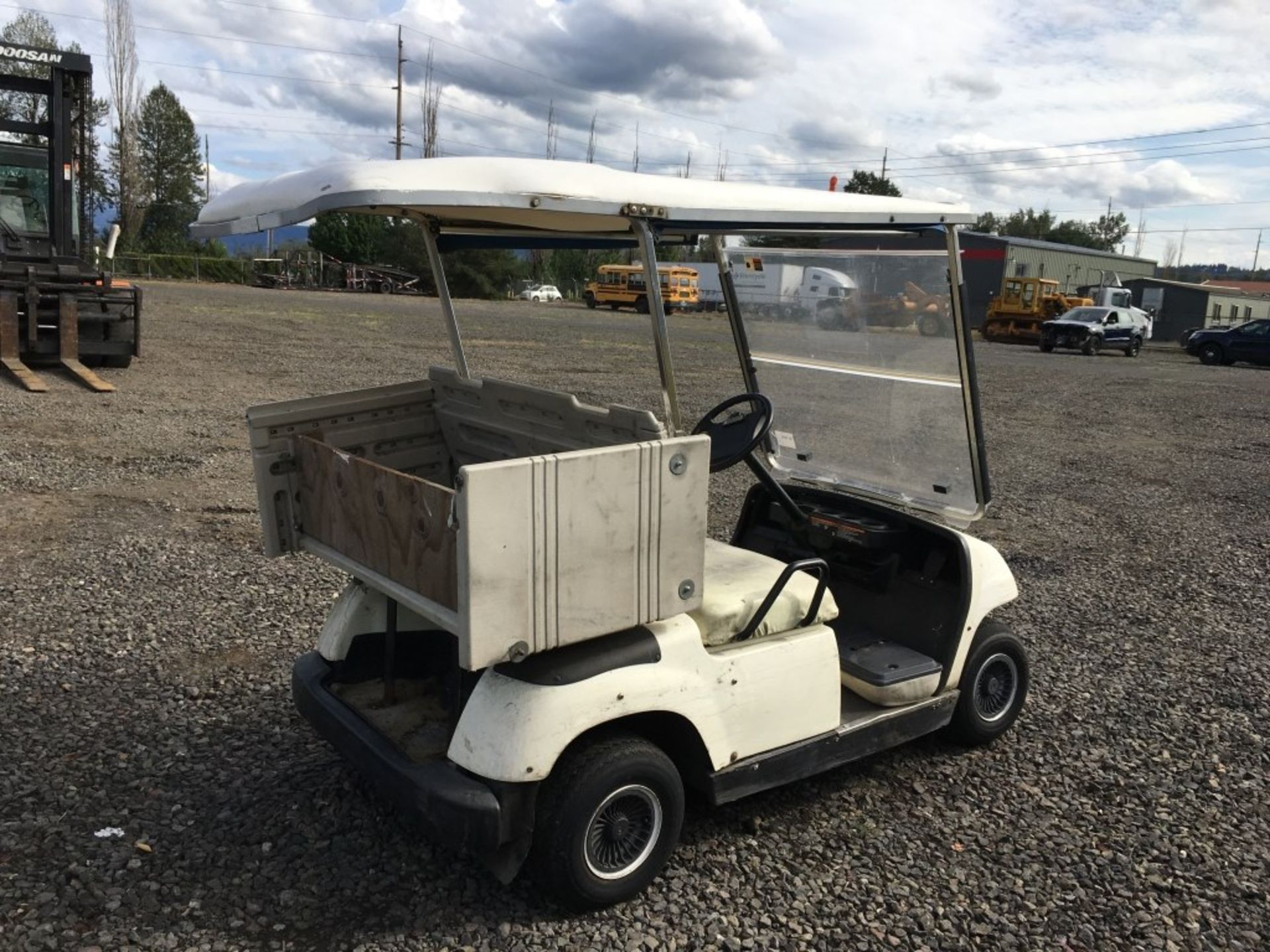 Yamaha Golf Cart - Image 3 of 10