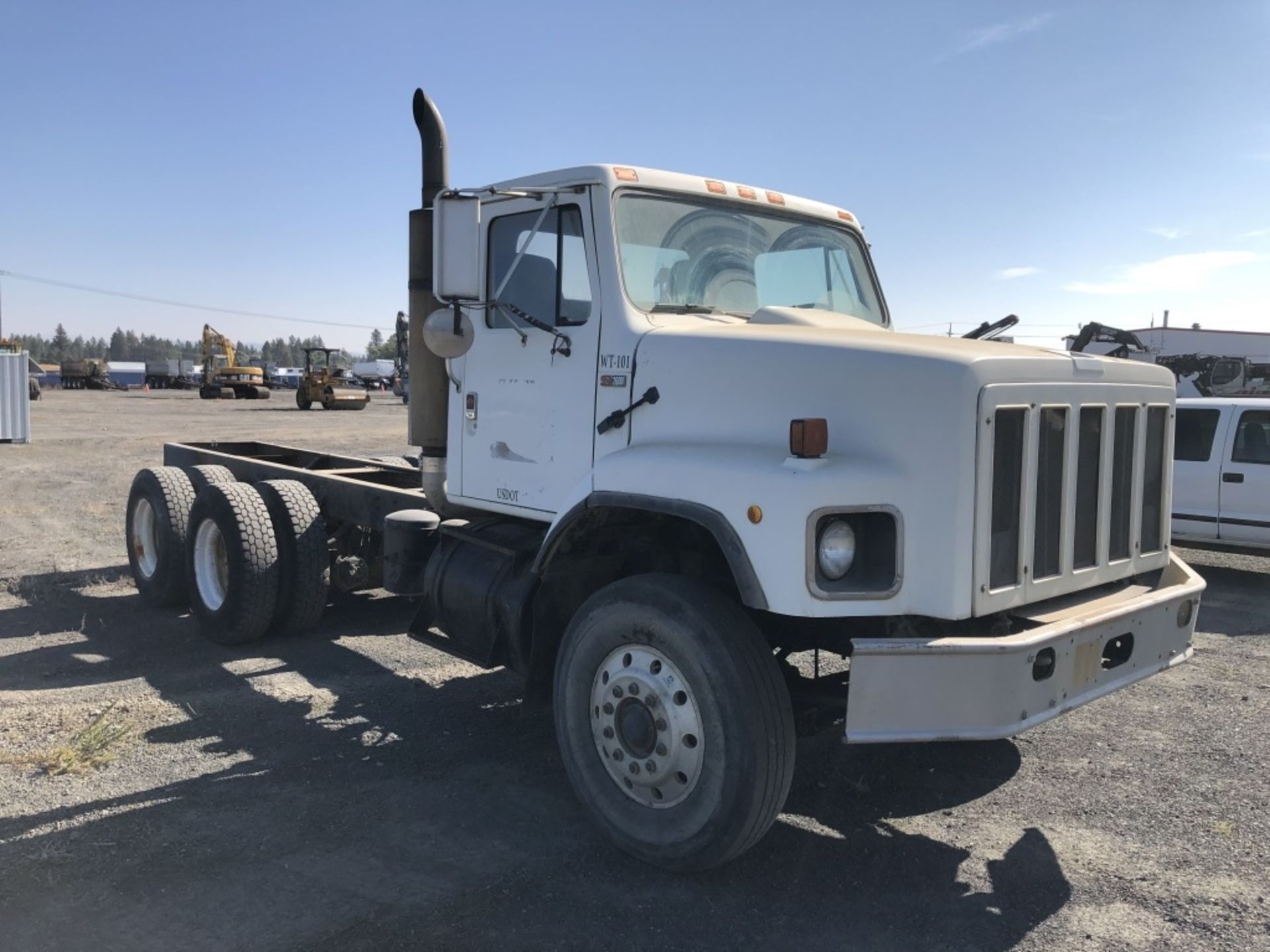 1987 International F2674 T/A Cab & Chassis - Image 5 of 24