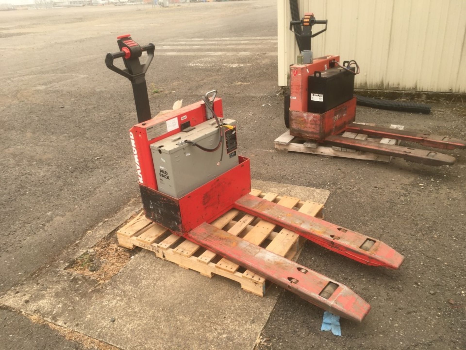 Raymond 101T-F40L Electric Pallet Jack - Image 2 of 5