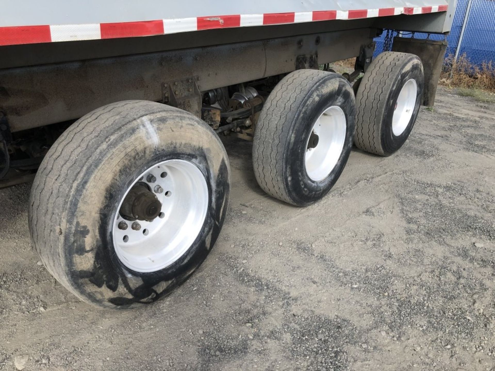 2007 Custom Built Tri-Axle Pup Dump Trailer - Image 10 of 12