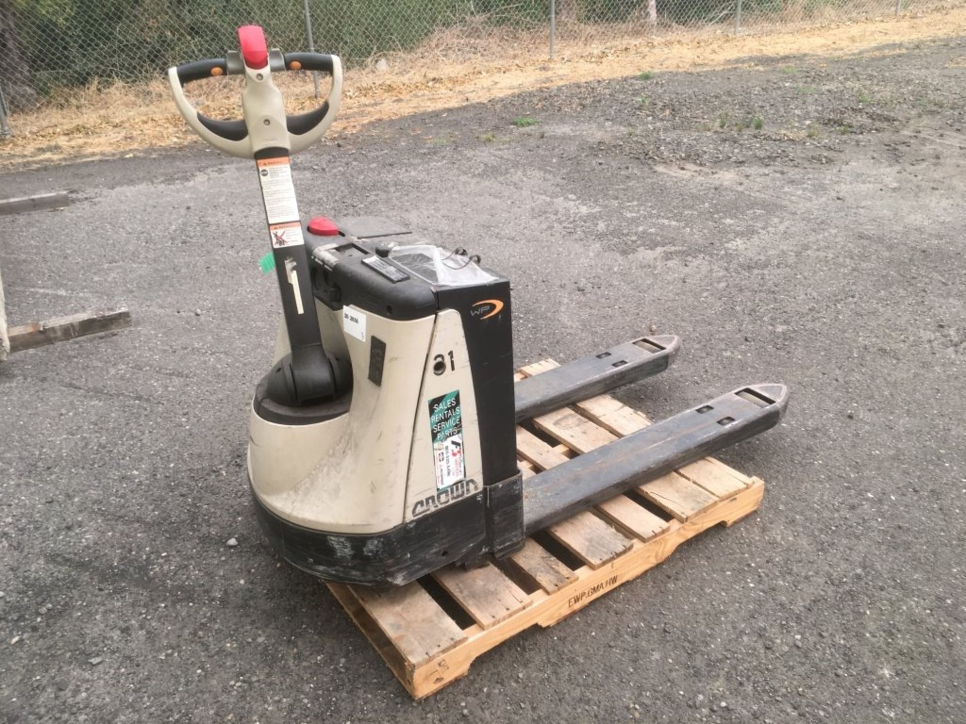 Crown WP 2335-45 Electric Pallet Jack - Image 4 of 6