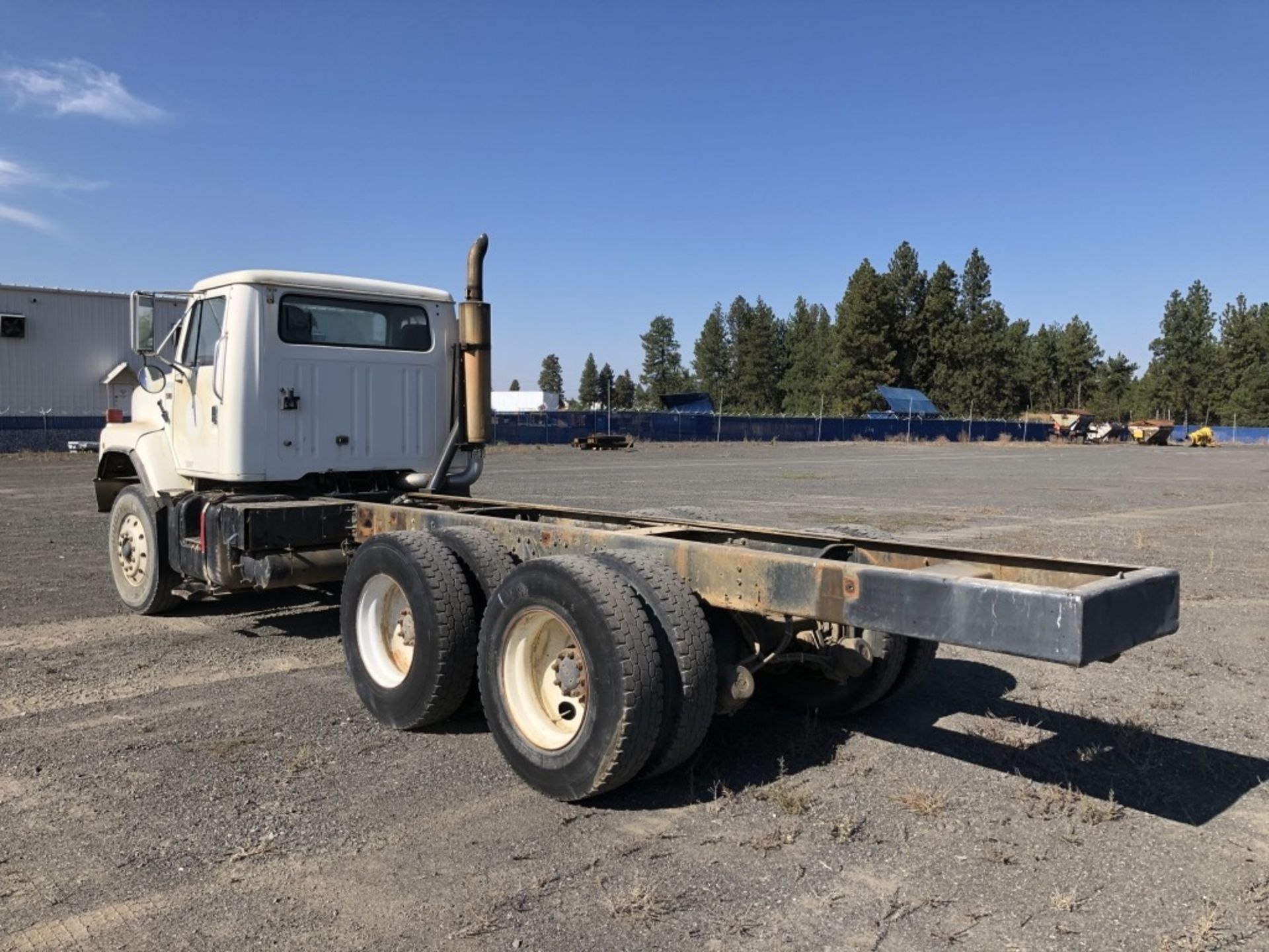 1987 International F2674 T/A Cab & Chassis - Image 3 of 24