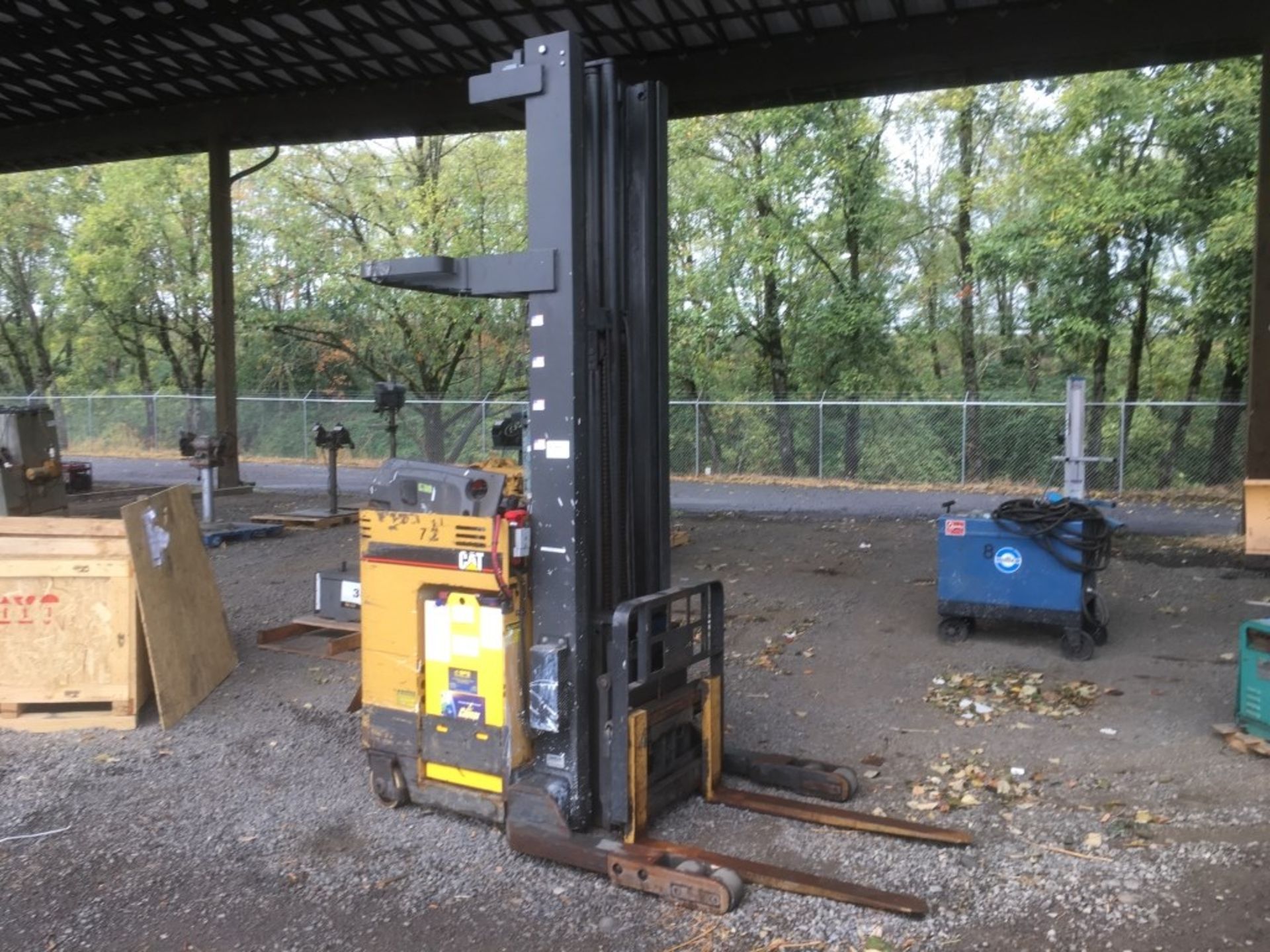 Caterpillar NRR40 Stand Up Forklift