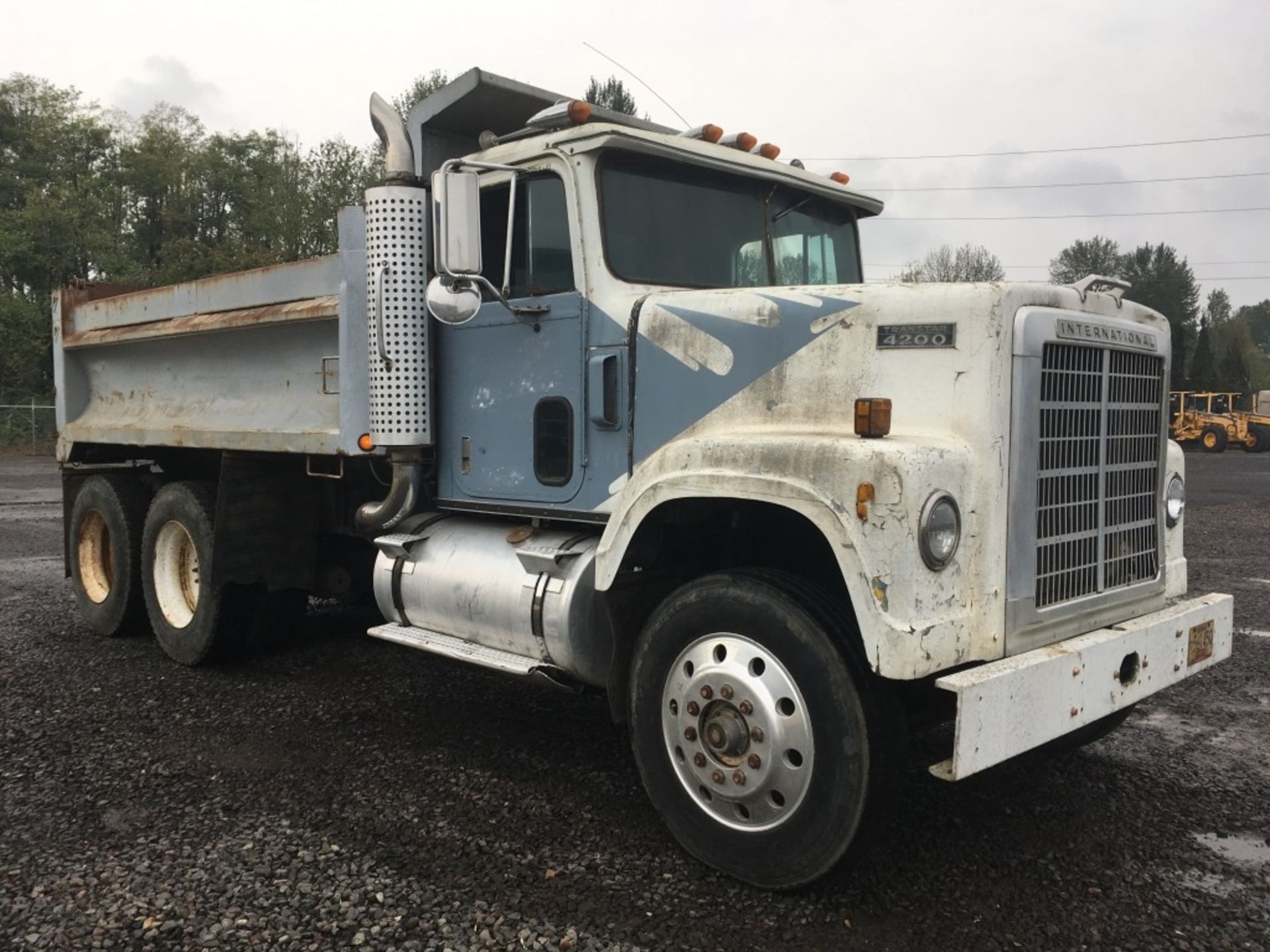 1977 International 4200 T/A Dump Truck - Image 2 of 30