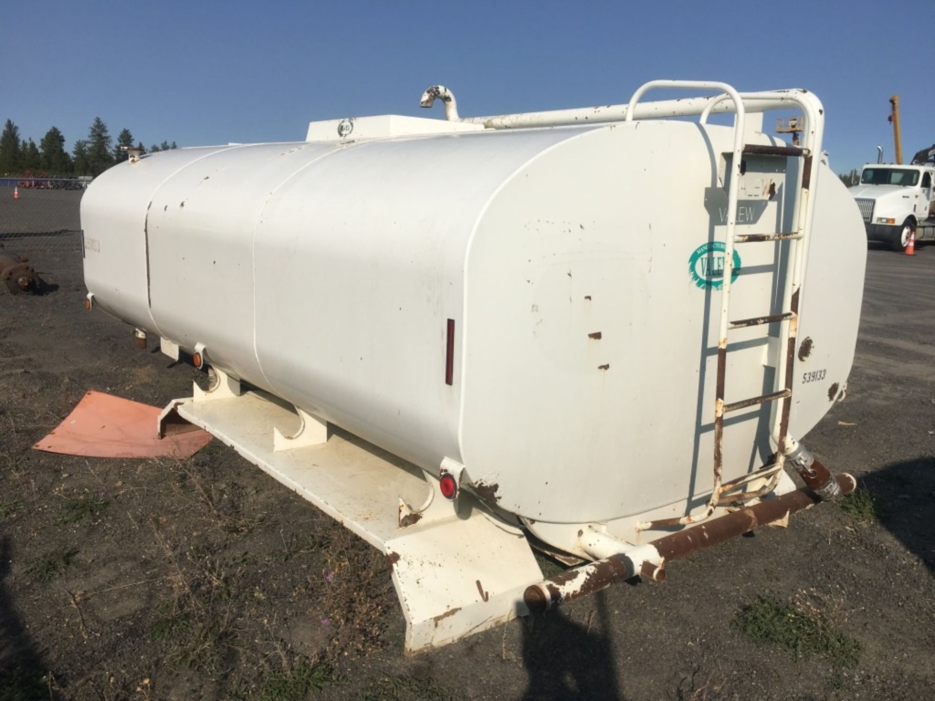 Valew 4000 Gal Water Tank - Image 3 of 9