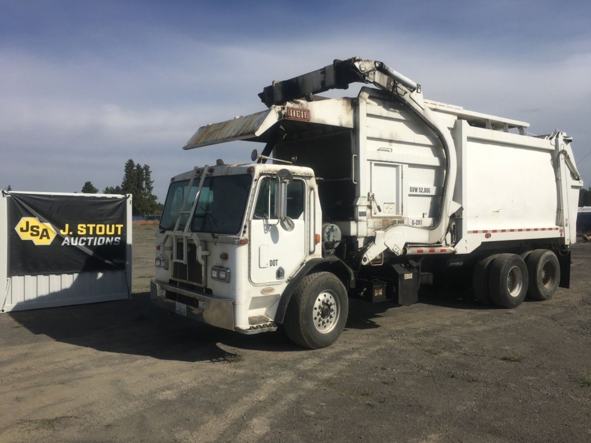 1995 Peterbilt 320 T/A Garbage Truck