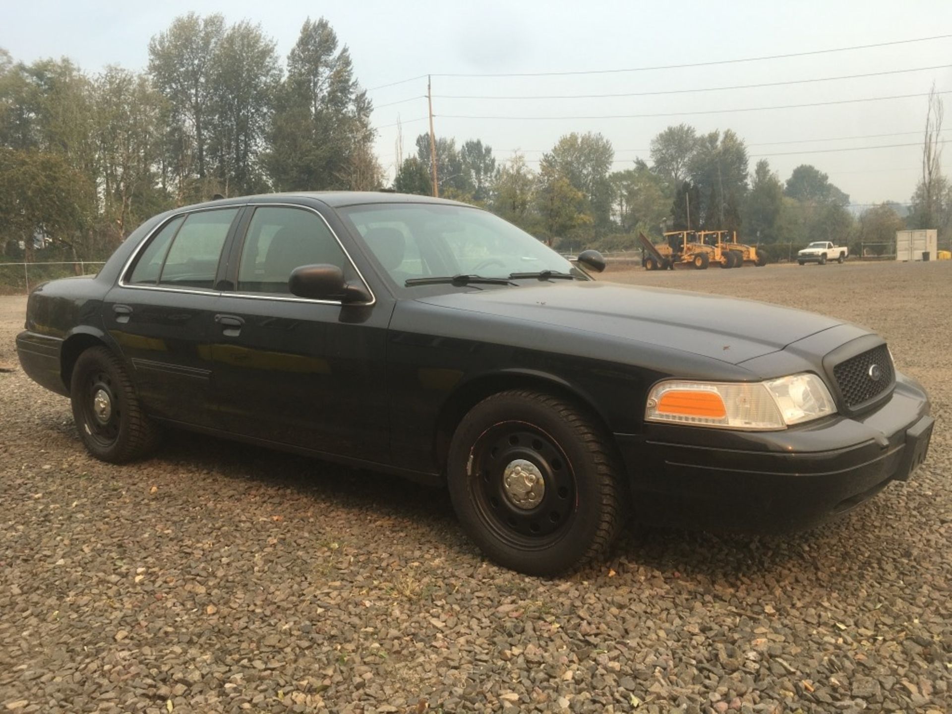 2011 Ford Crown Victoria Sedan - Image 2 of 17