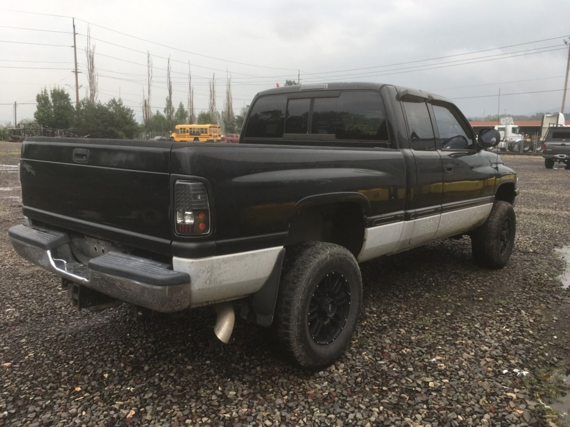 1999 Dodge Ram 4x4 Extra Cab Pickup - Image 3 of 28