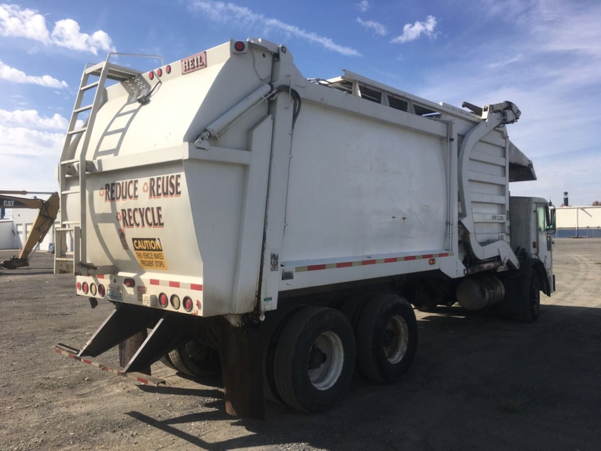 1995 Peterbilt 320 T/A Garbage Truck - Image 4 of 30