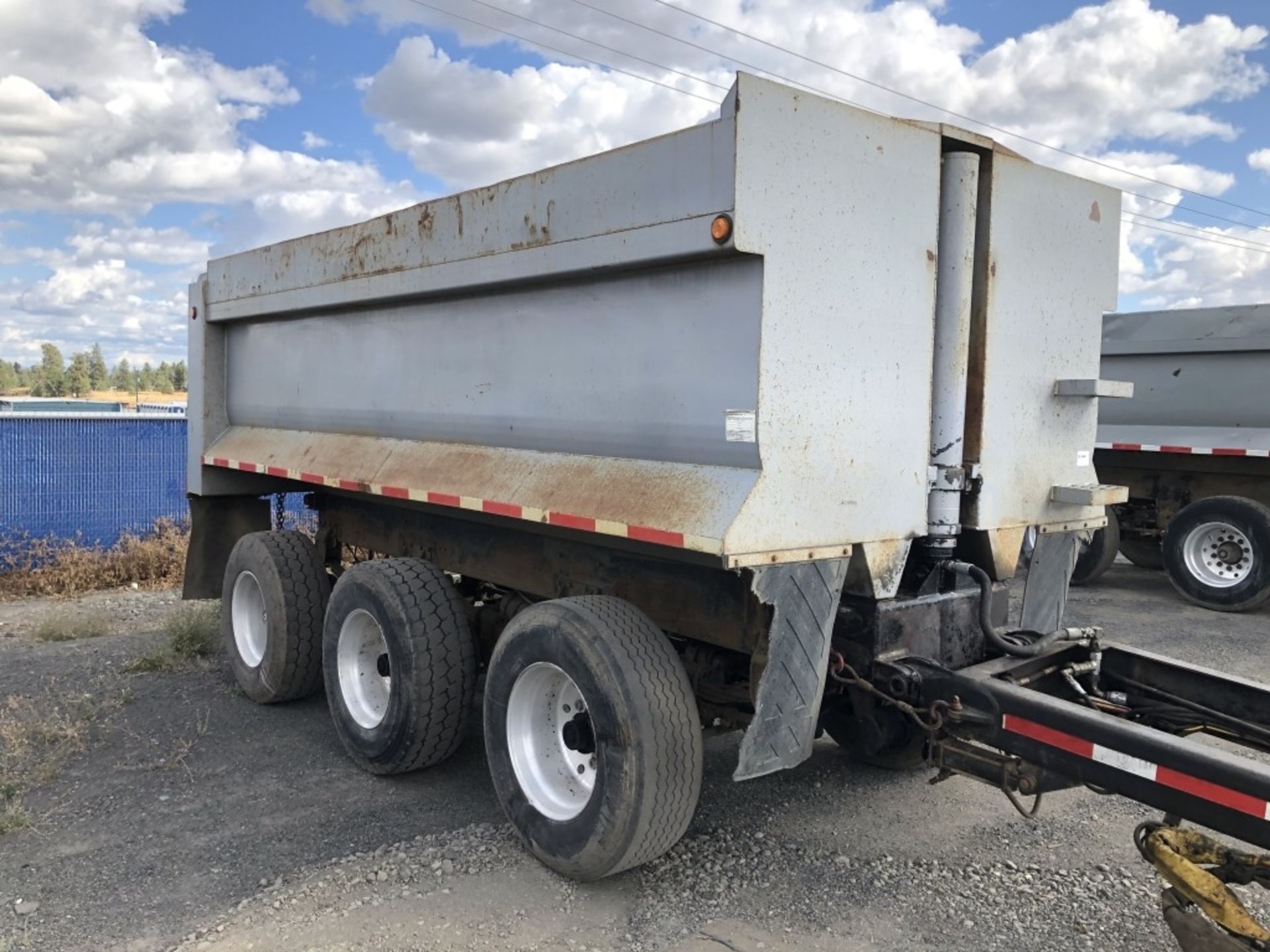 2007 Custom Built Tri-Axle Pup Dump Trailer - Image 4 of 13