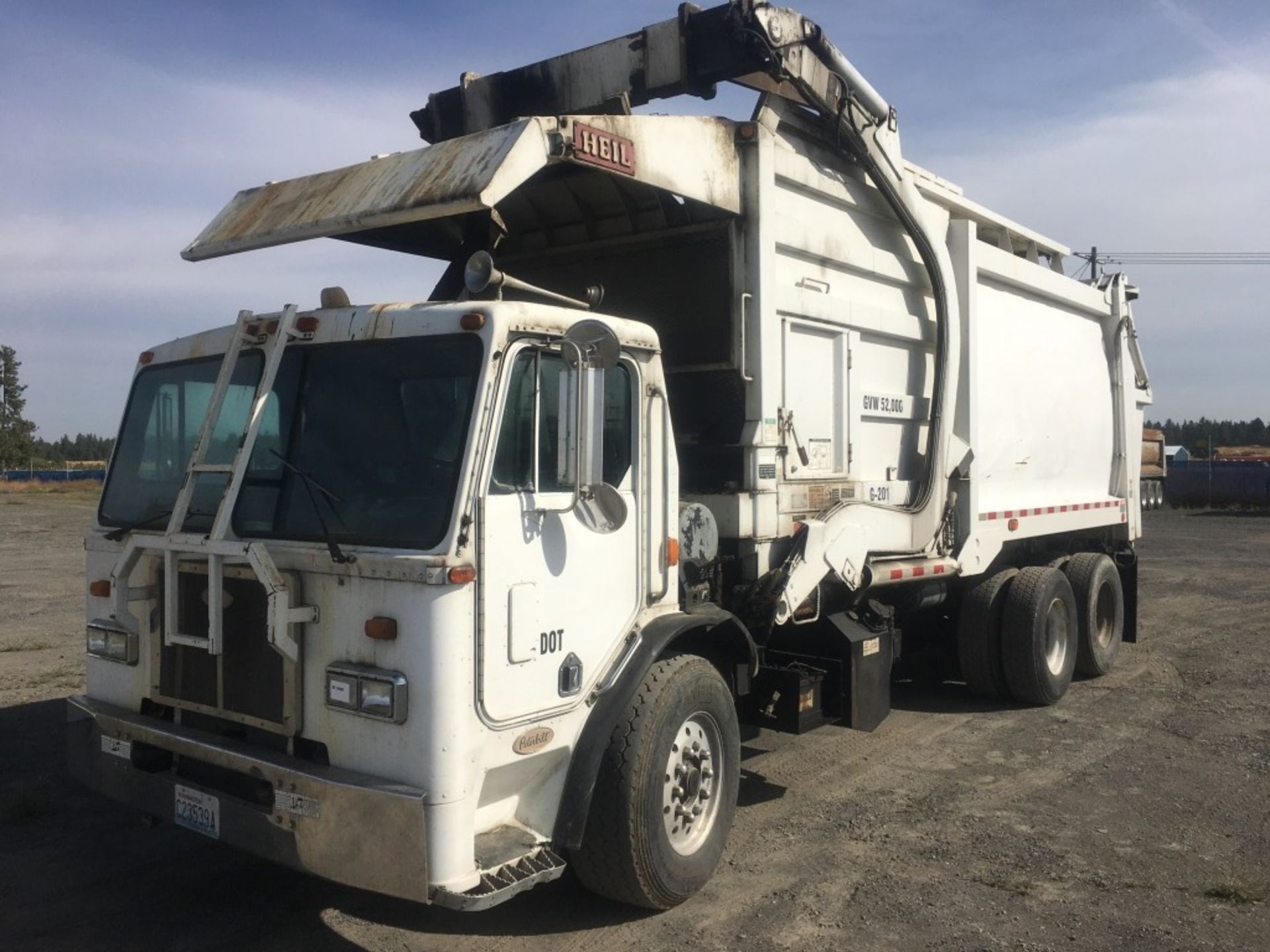 1995 Peterbilt 320 T/A Garbage Truck - Image 2 of 30