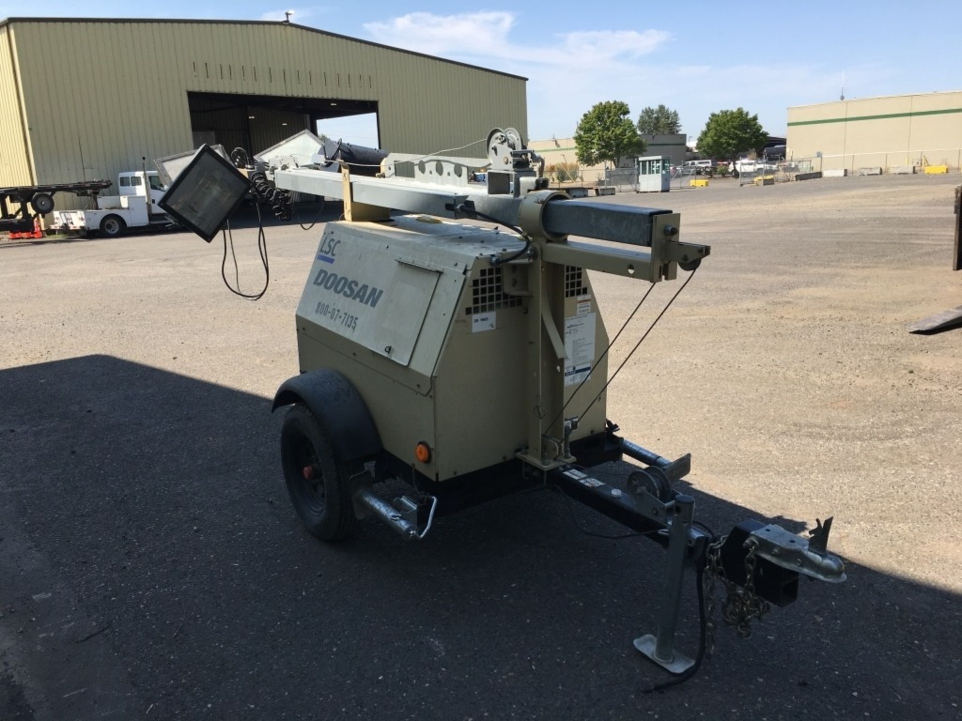 2015 Doosan LSC Towable Light Tower - Image 4 of 13