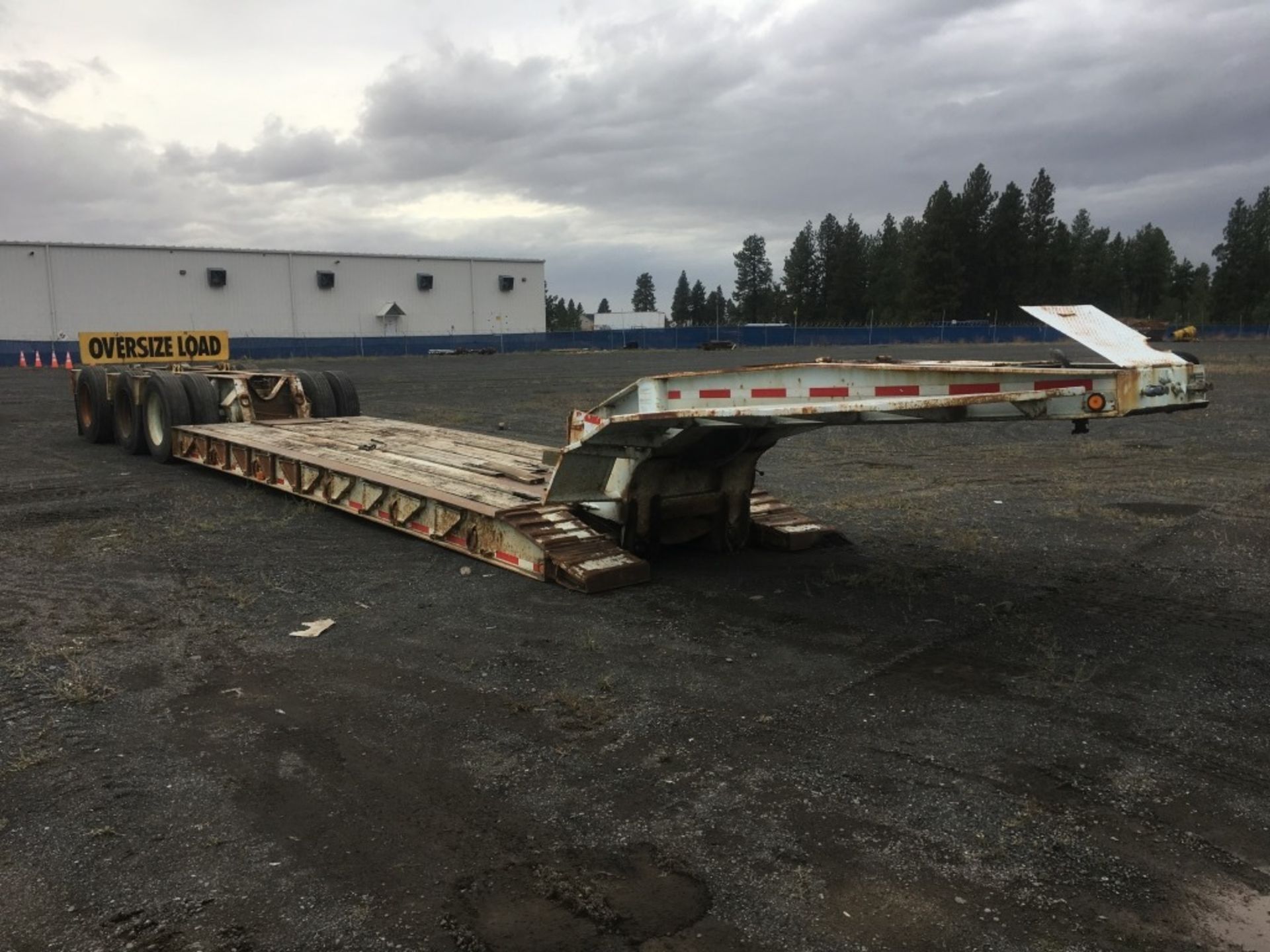 1983 Trail King 1552-4400 Tri-Axle Lowboy Trailer - Image 4 of 16